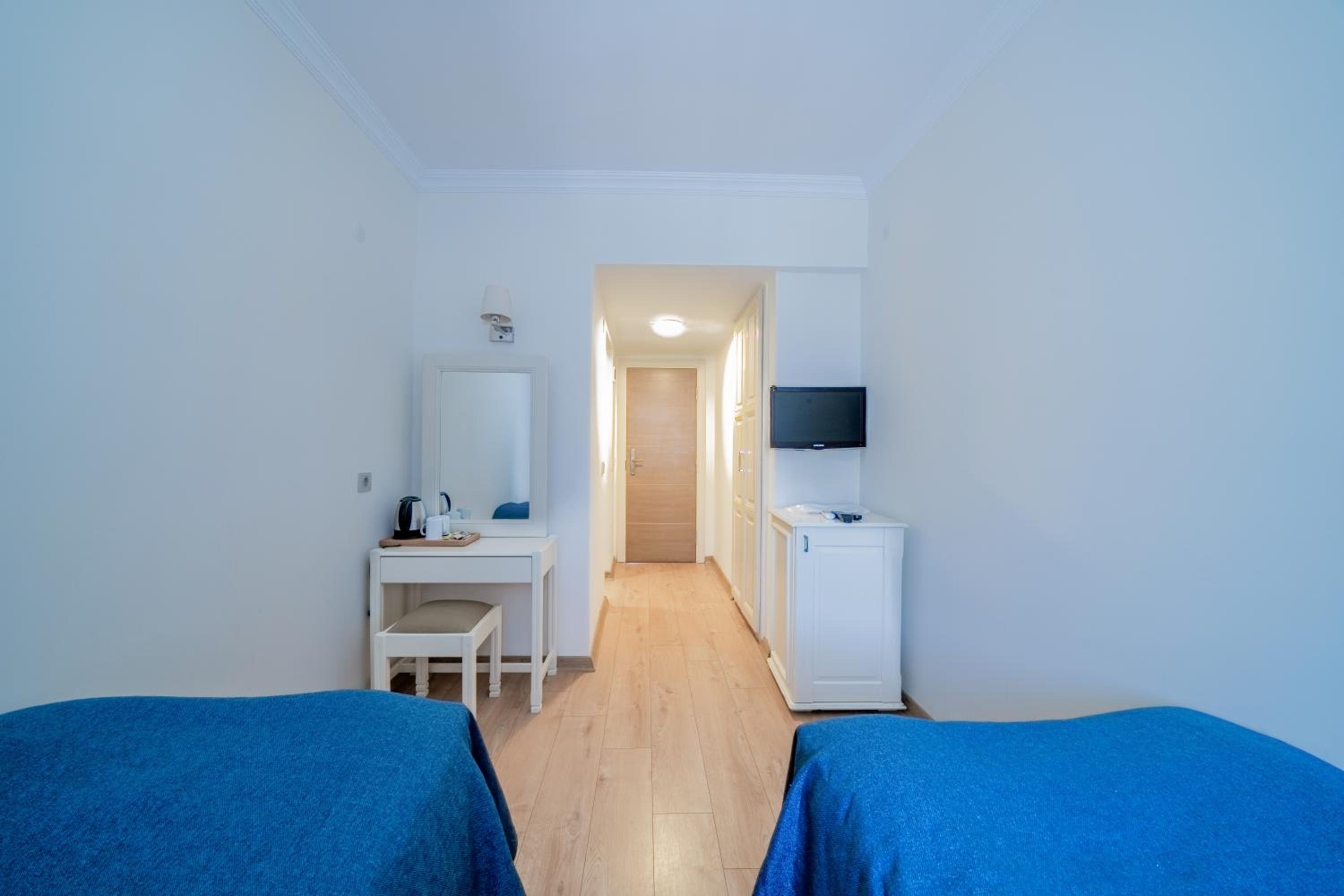 Economy Double Room - Photo 3