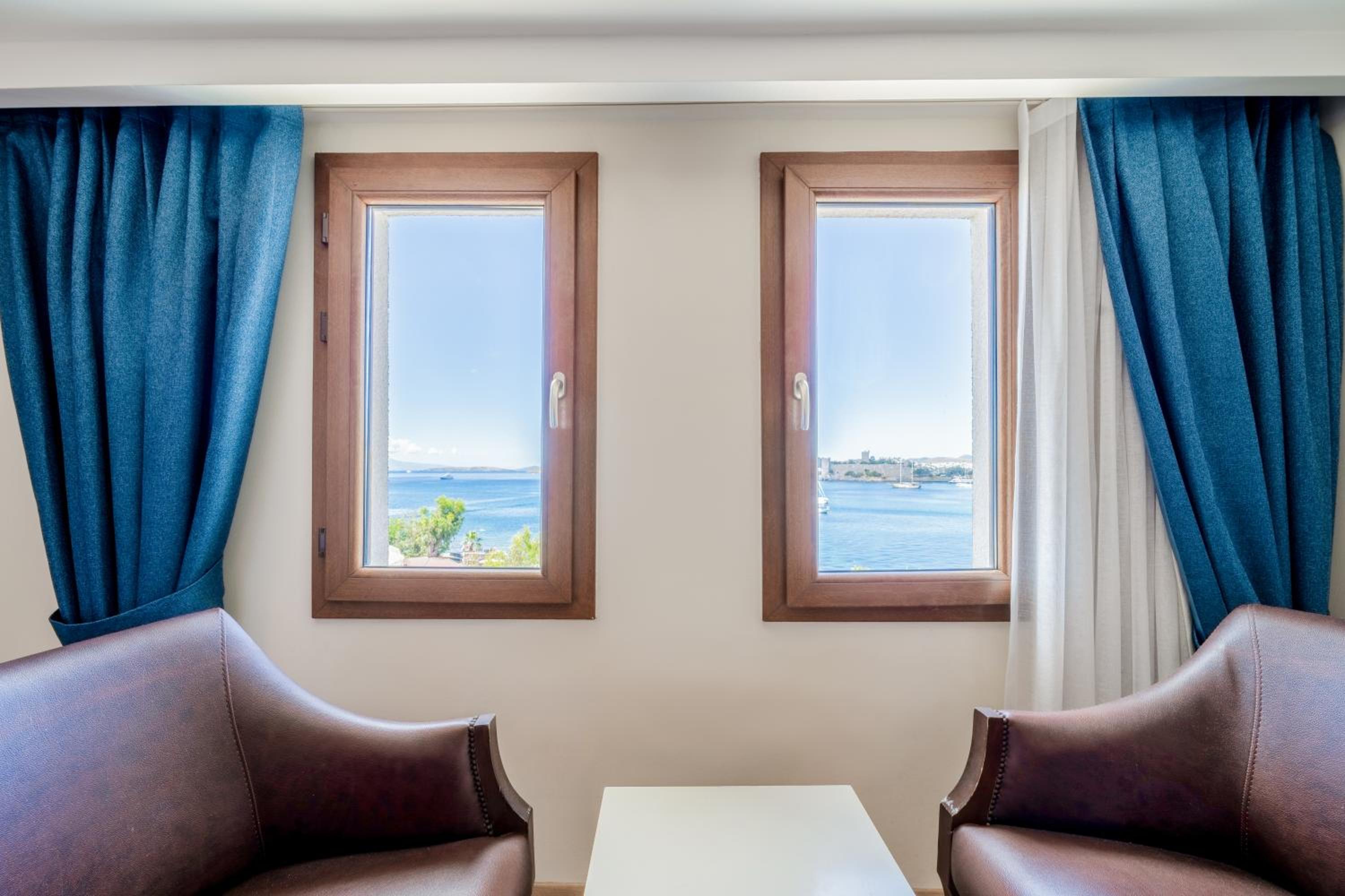 Double Room with Sea View - Photo 3