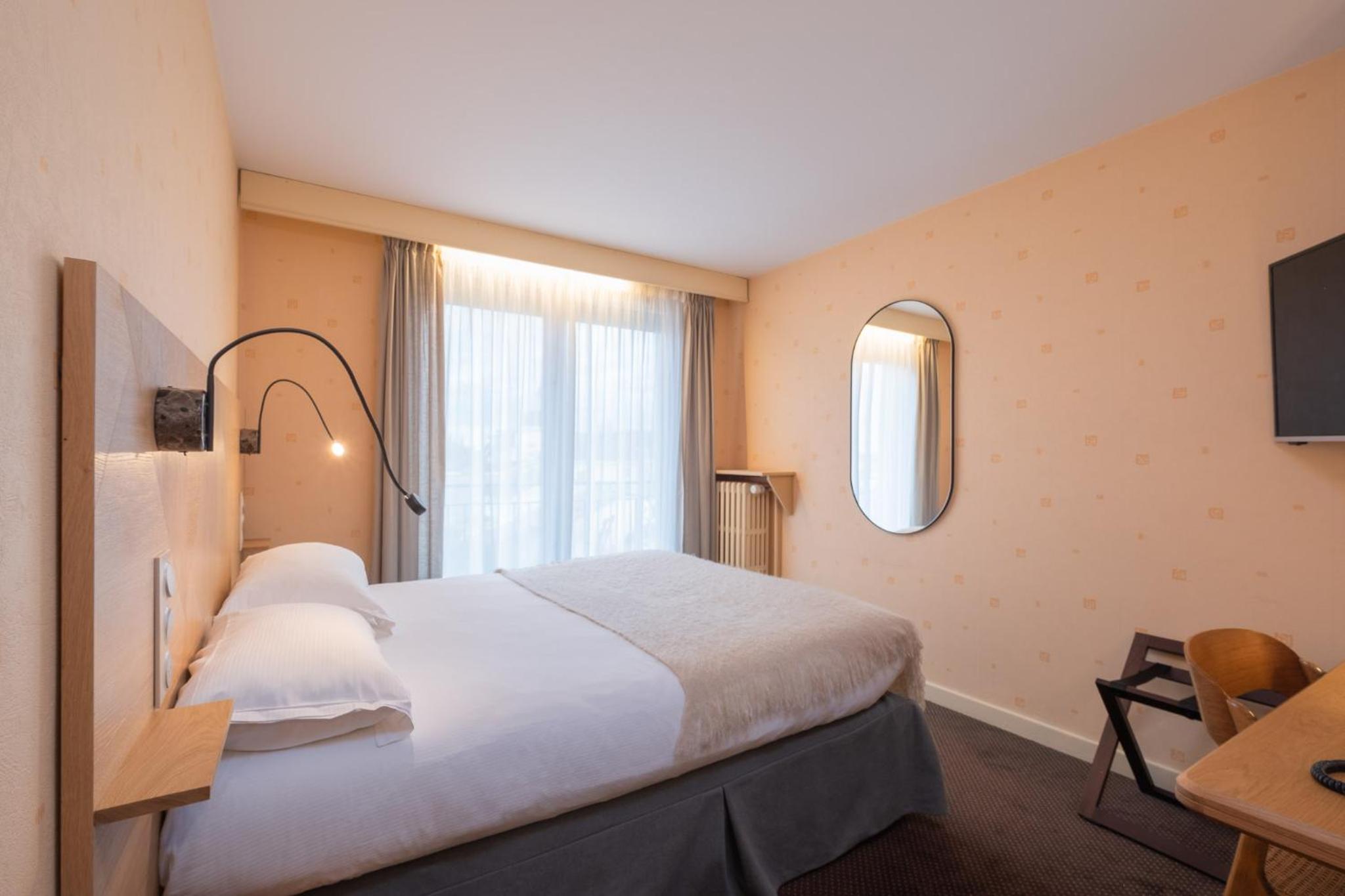Classic Double Room with Balcony photo 3