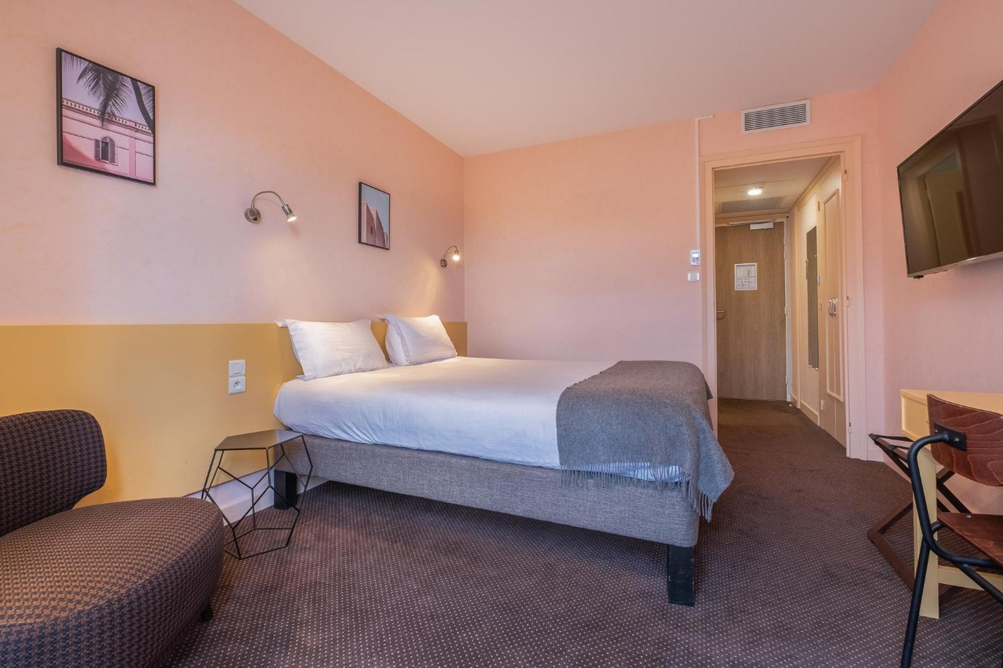 Classic Double Room with Balcony photo 2
