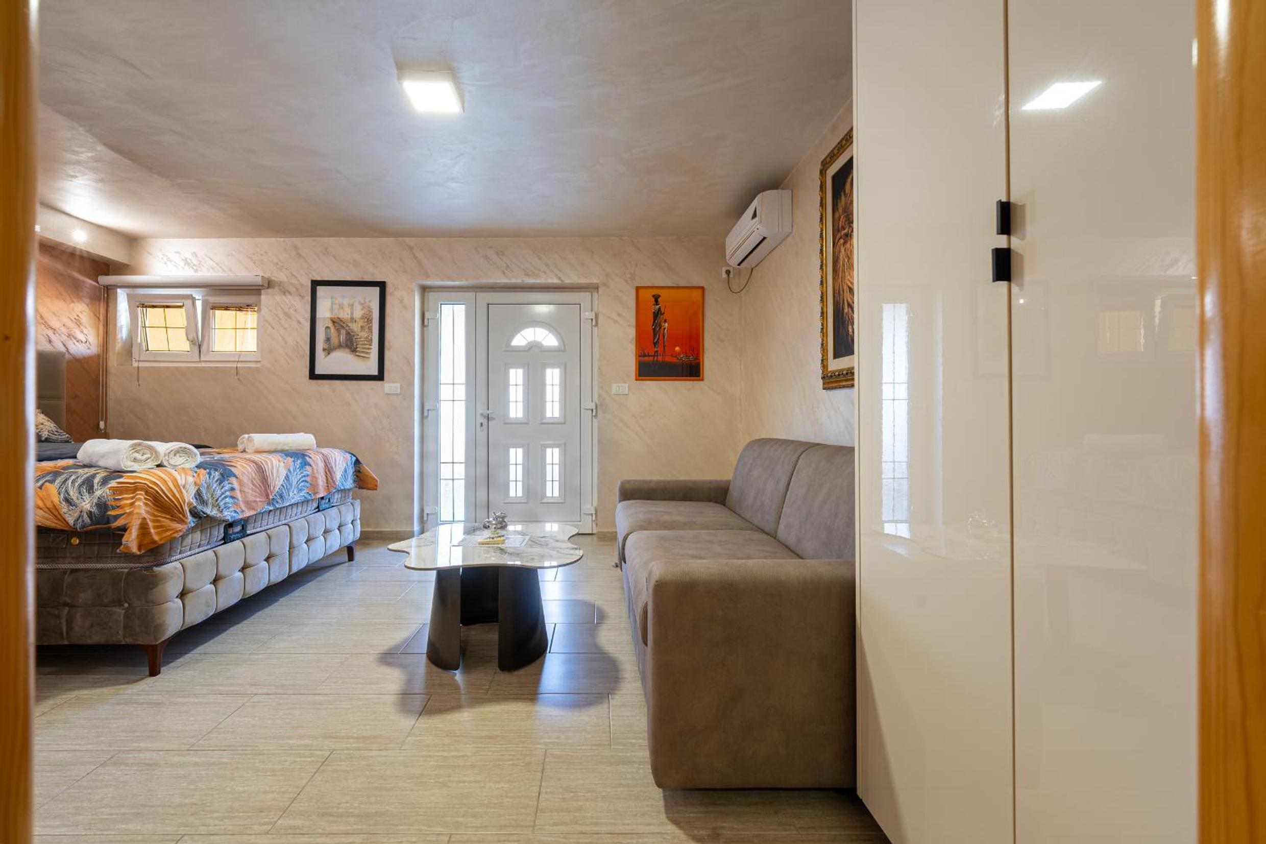 Studio Apartment