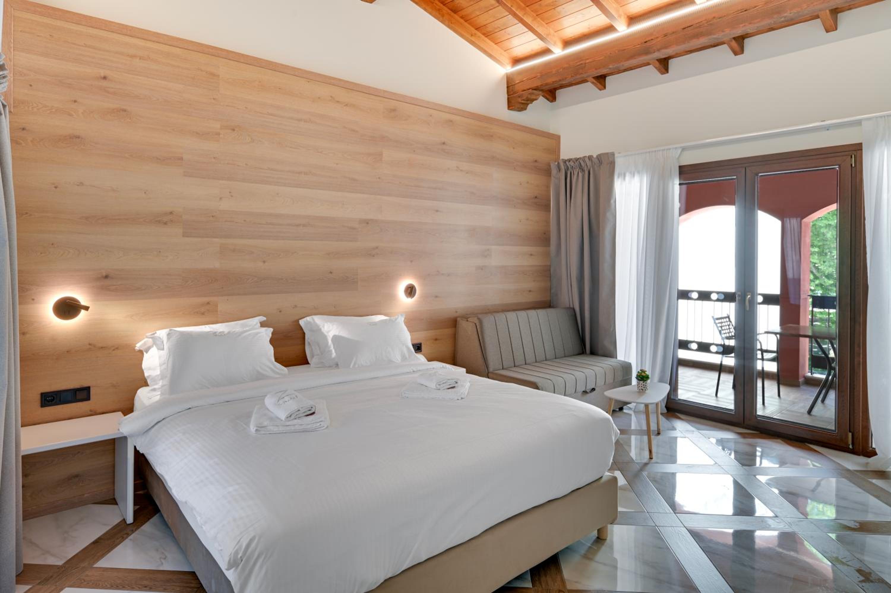 Double Room with Lake View - Photo 1