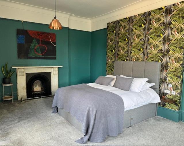 Deluxe Double Room (2 Adults + 1 Child) photo 3