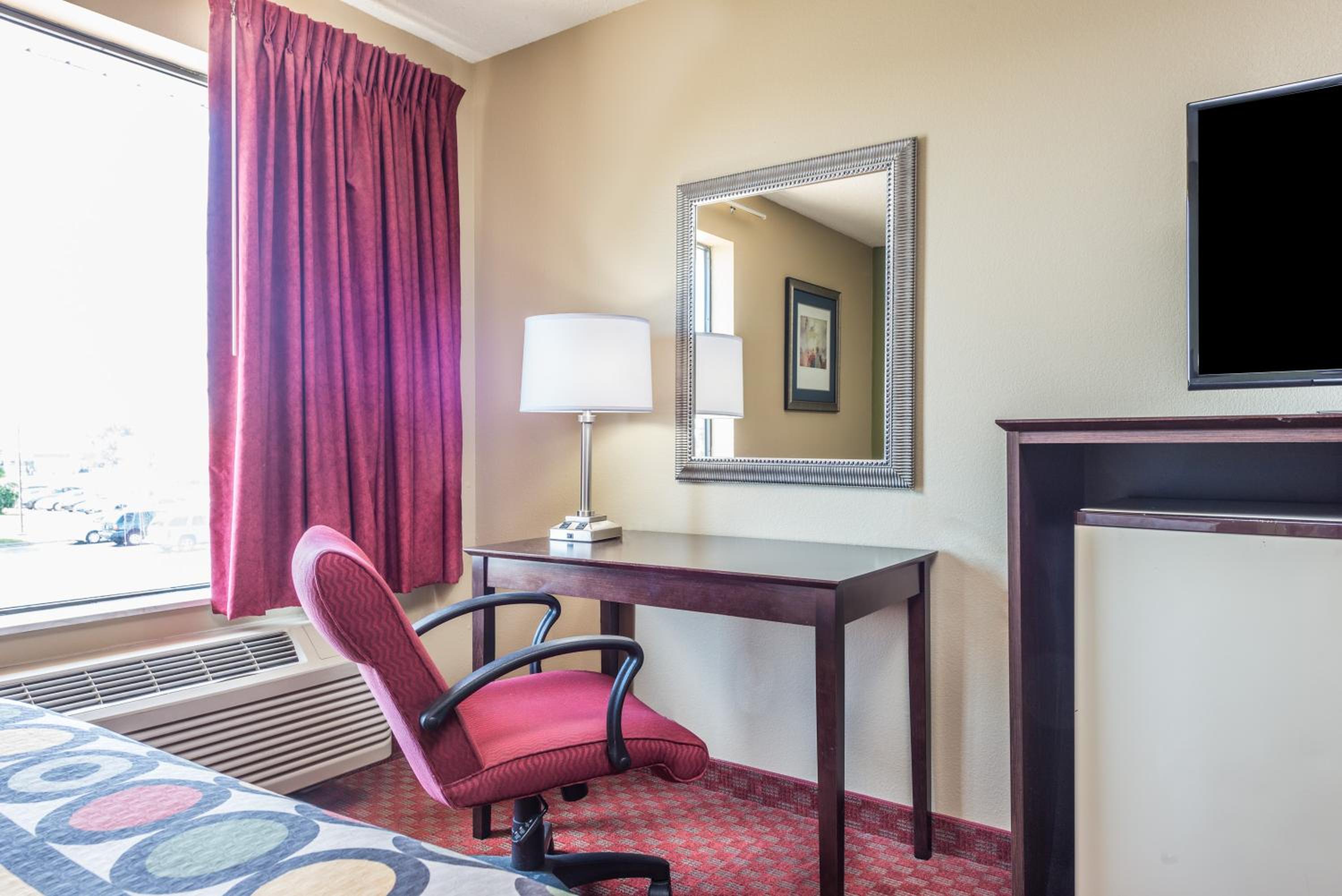 King Room - Non-Smoking - Photo 3