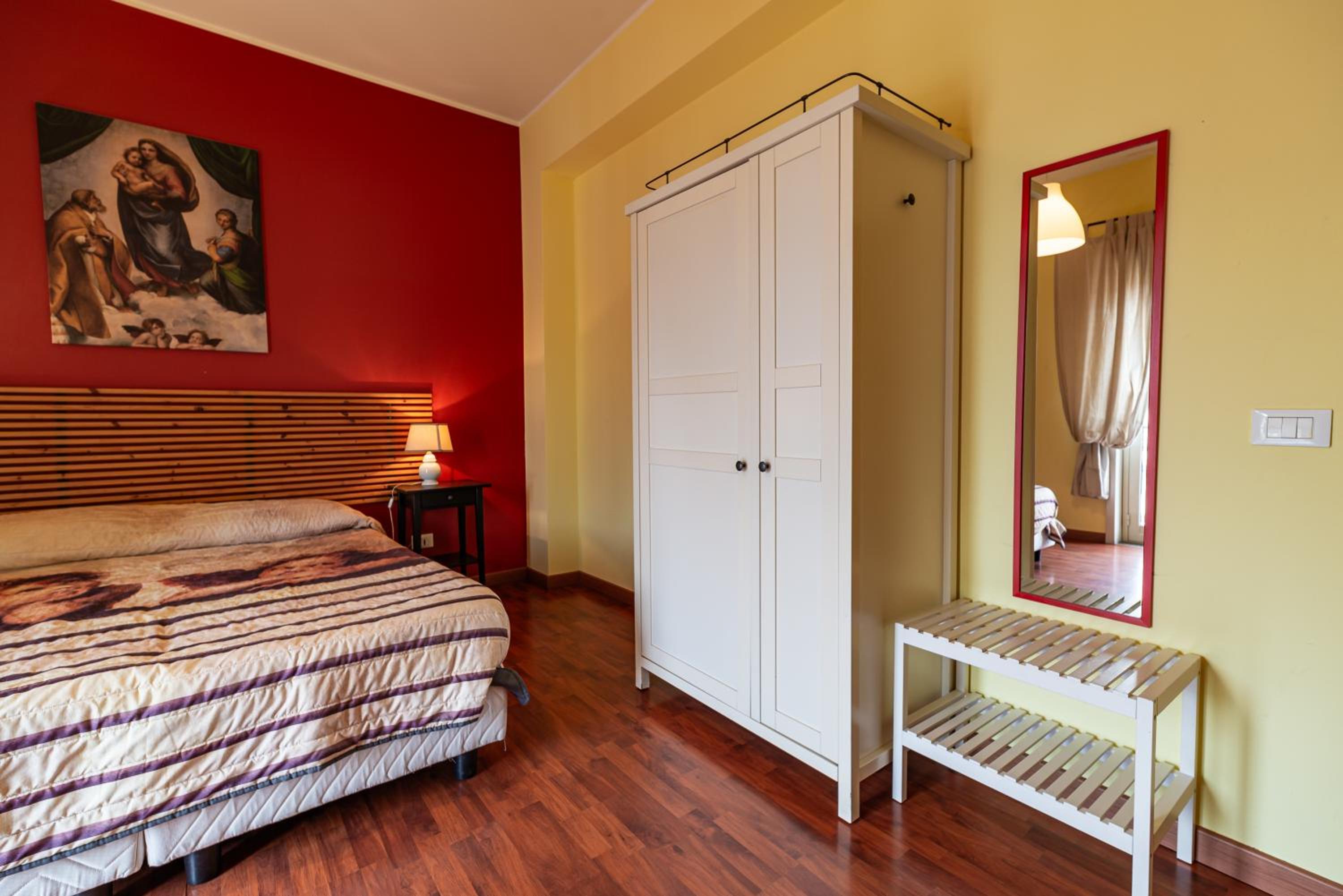 Double Room with Private External Bathroom - Photo 9