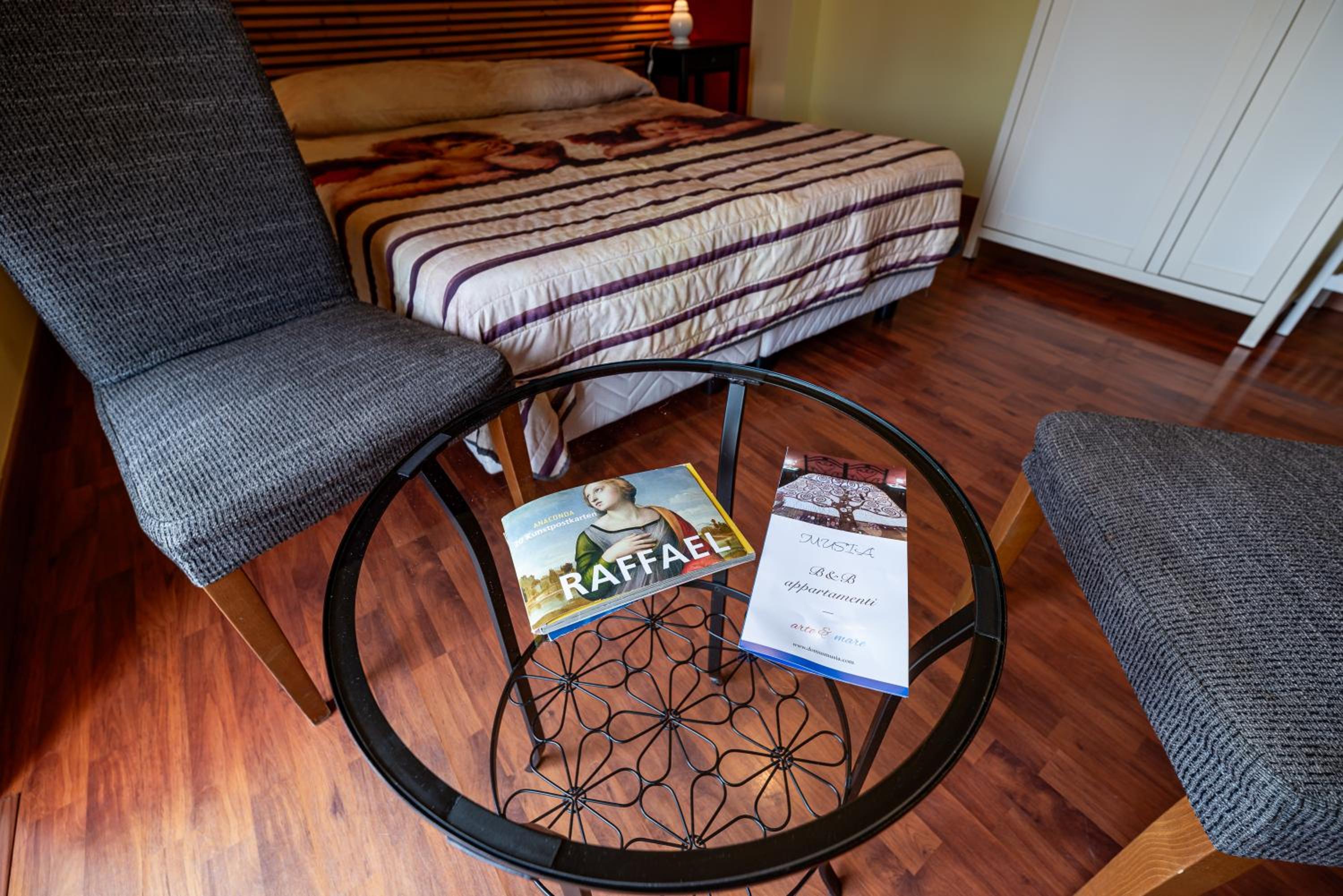 Double Room with Private External Bathroom - Photo 3