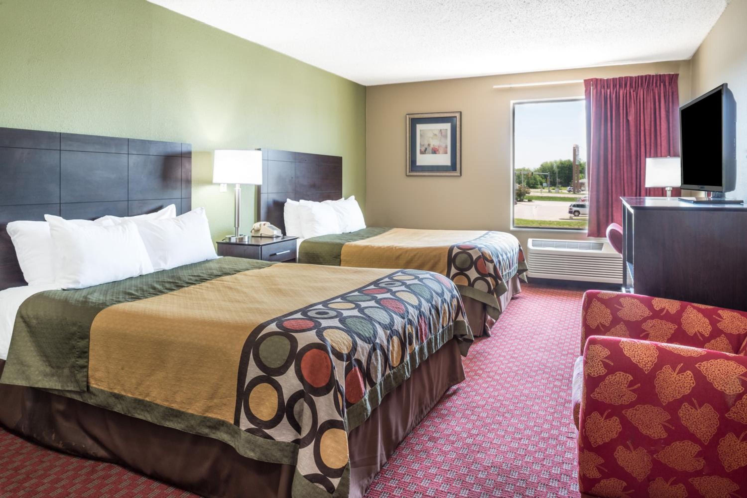 Queen Room with Two Queen Beds - Non-Smoking - Photo 1