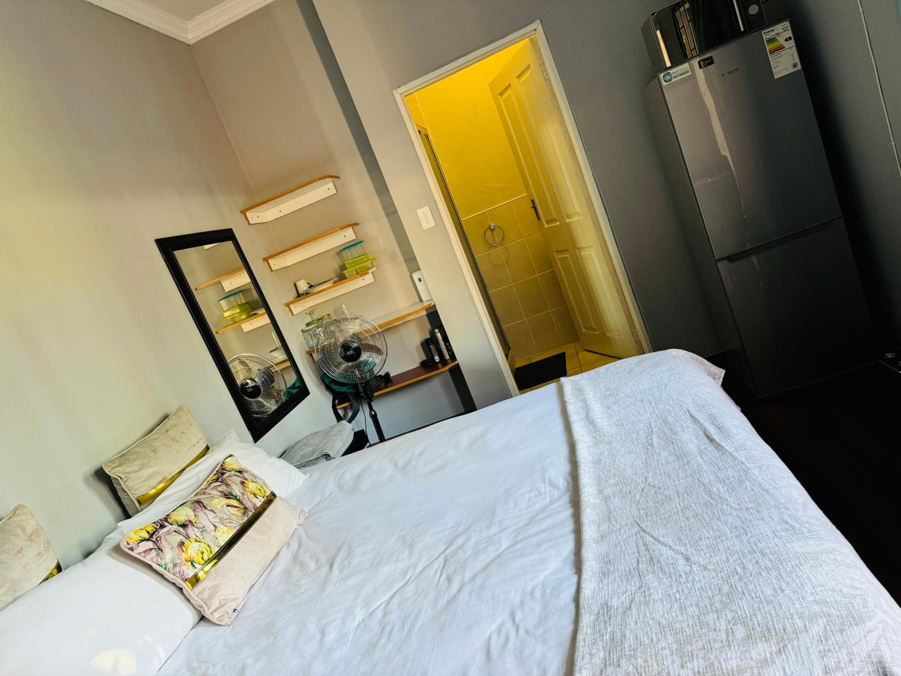 Double Room With Private Bathroom photo 1