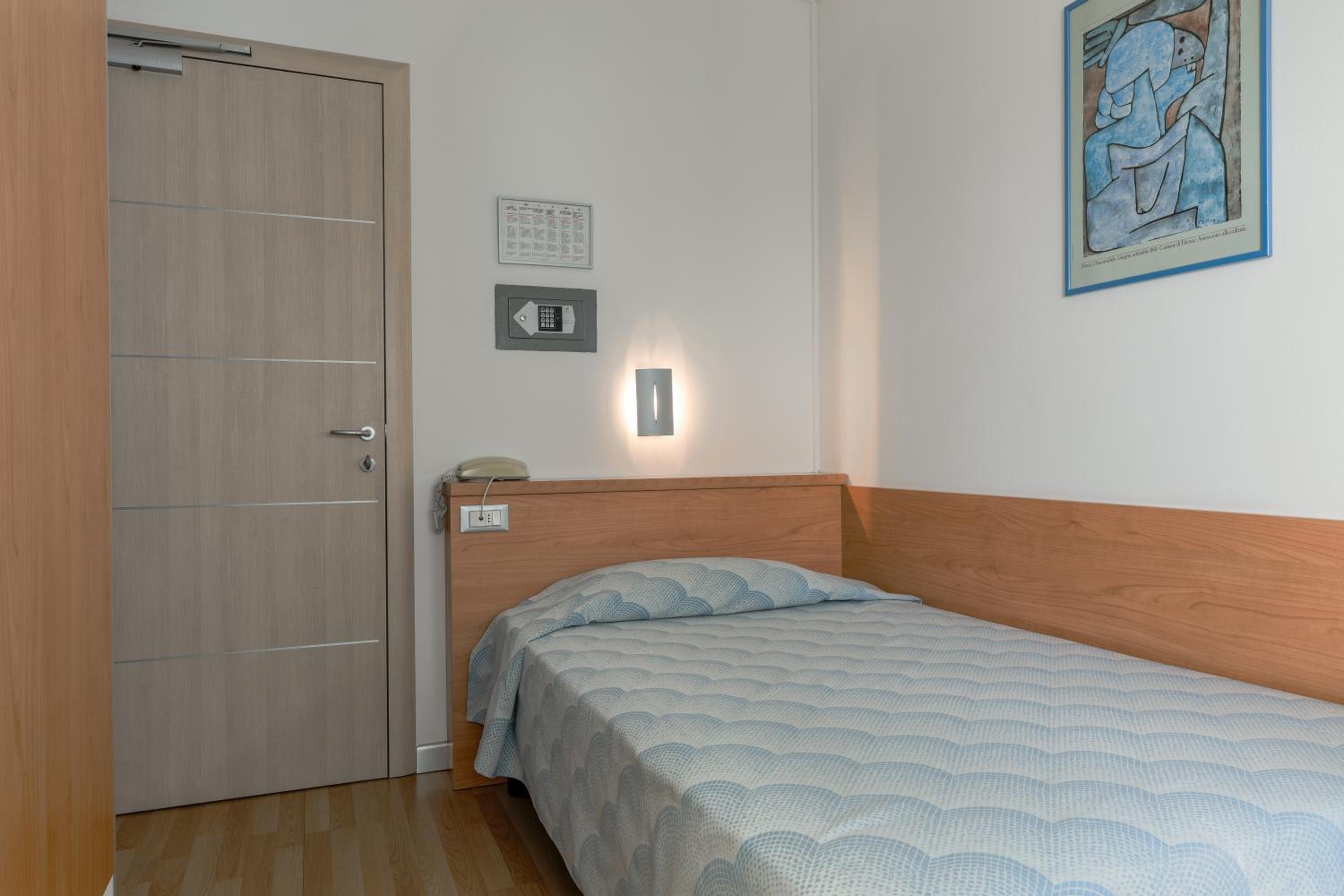Single Room photo 1