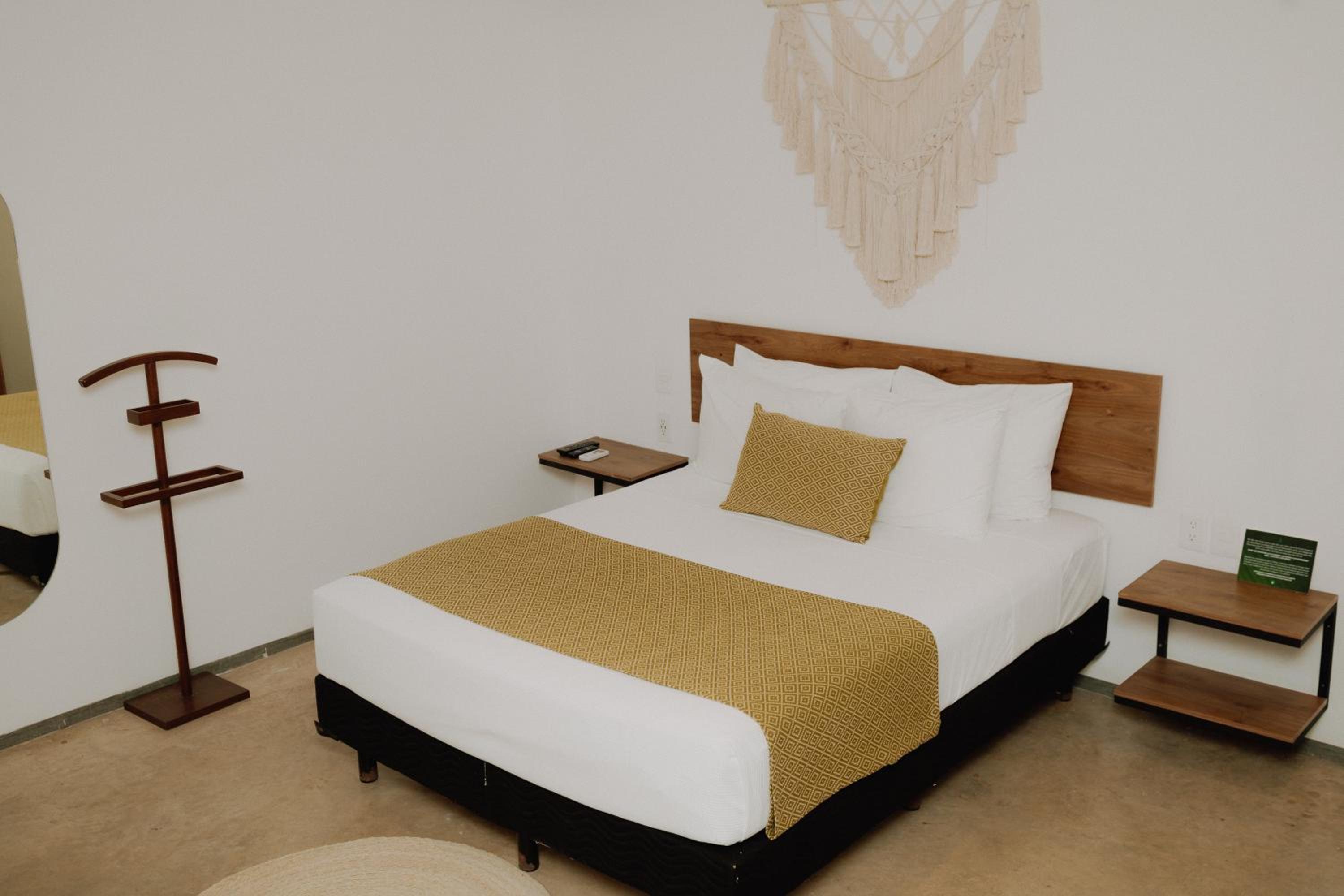 Standard Queen Room