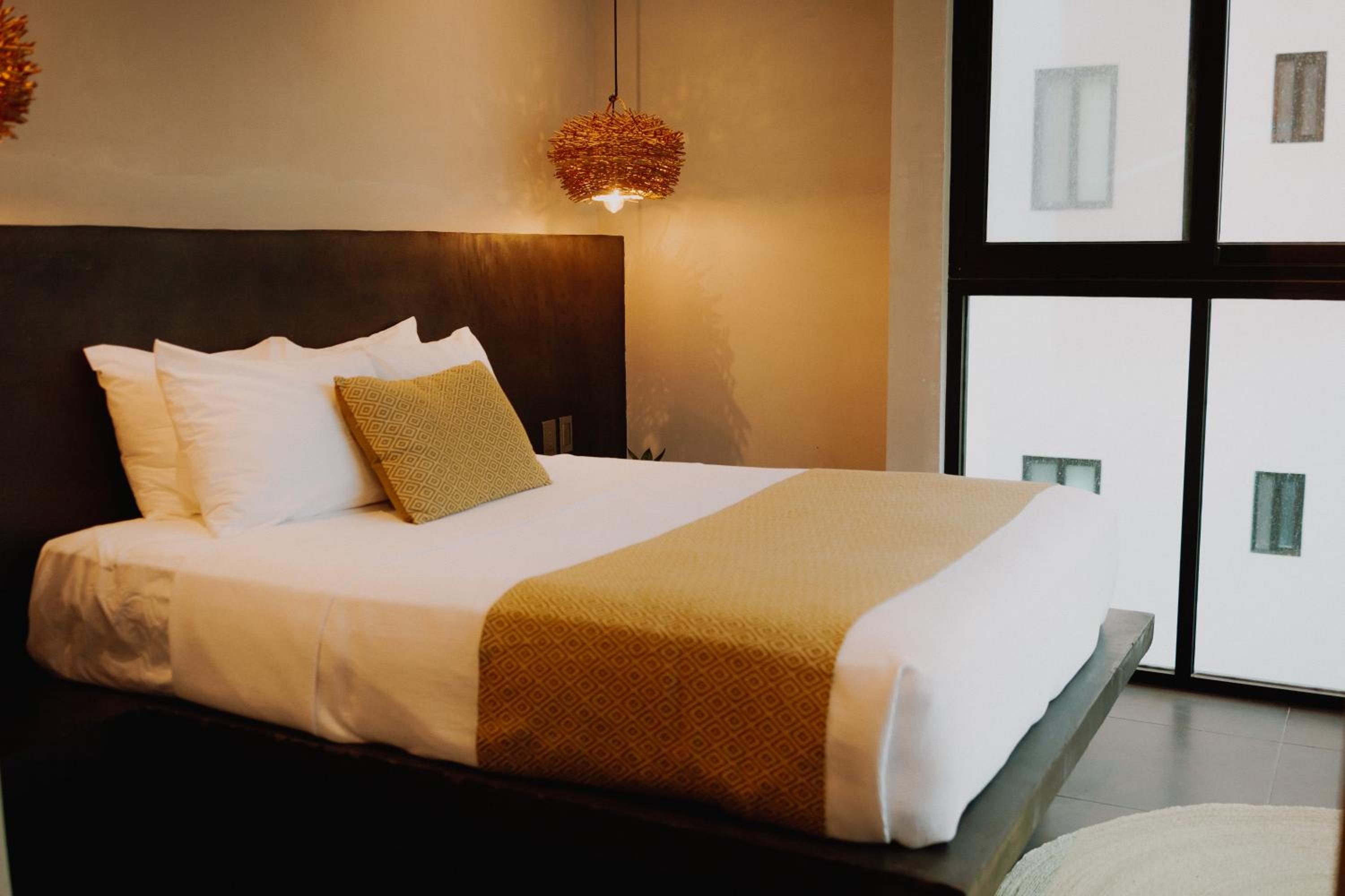 Deluxe Queen Suite