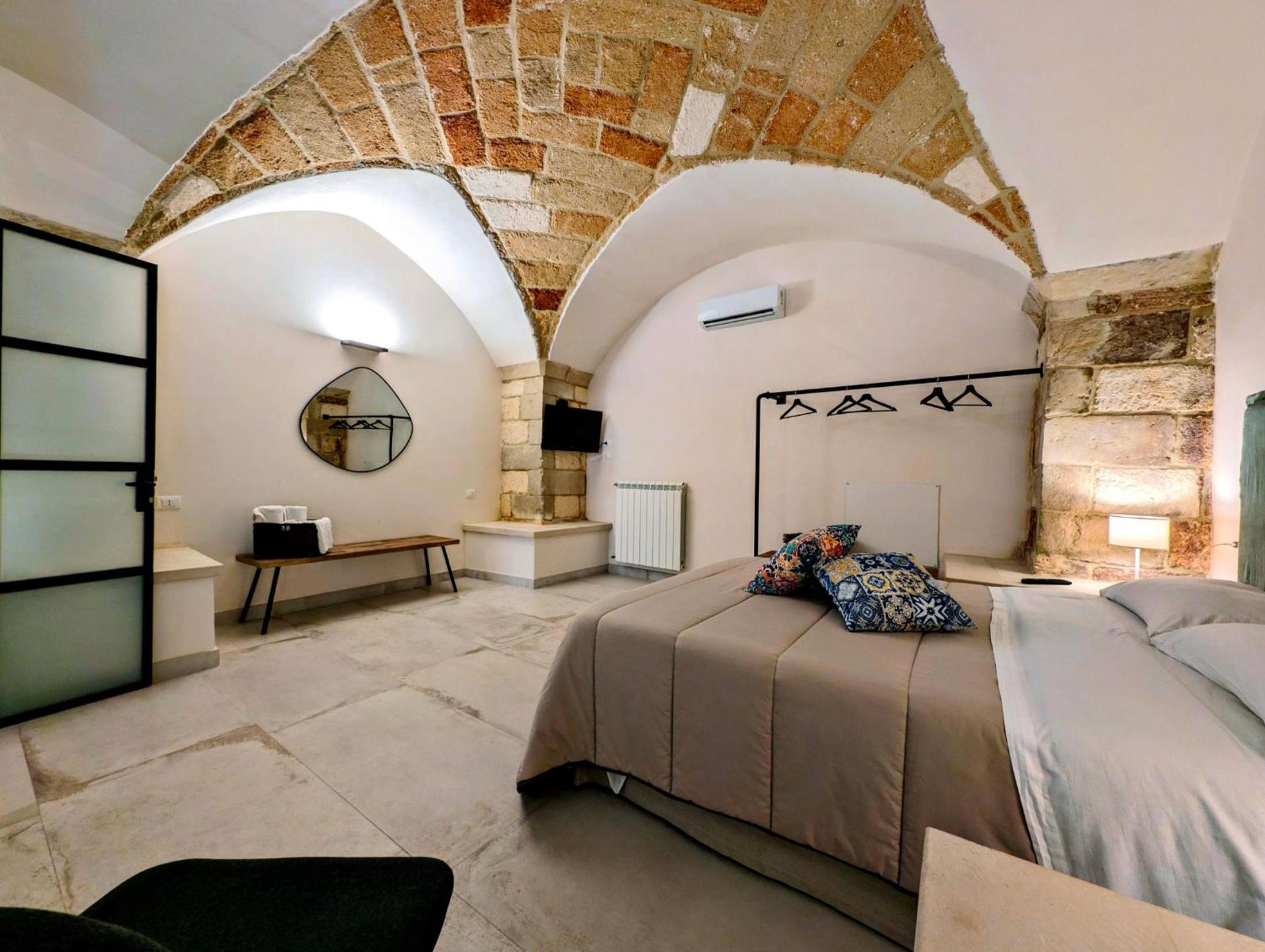 One-Bedroom House - Photo 6