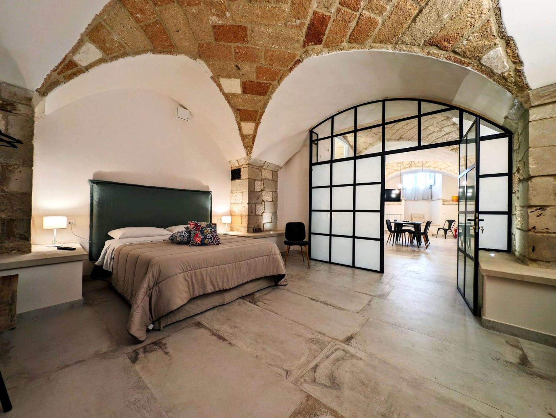 One-Bedroom House - Photo 7