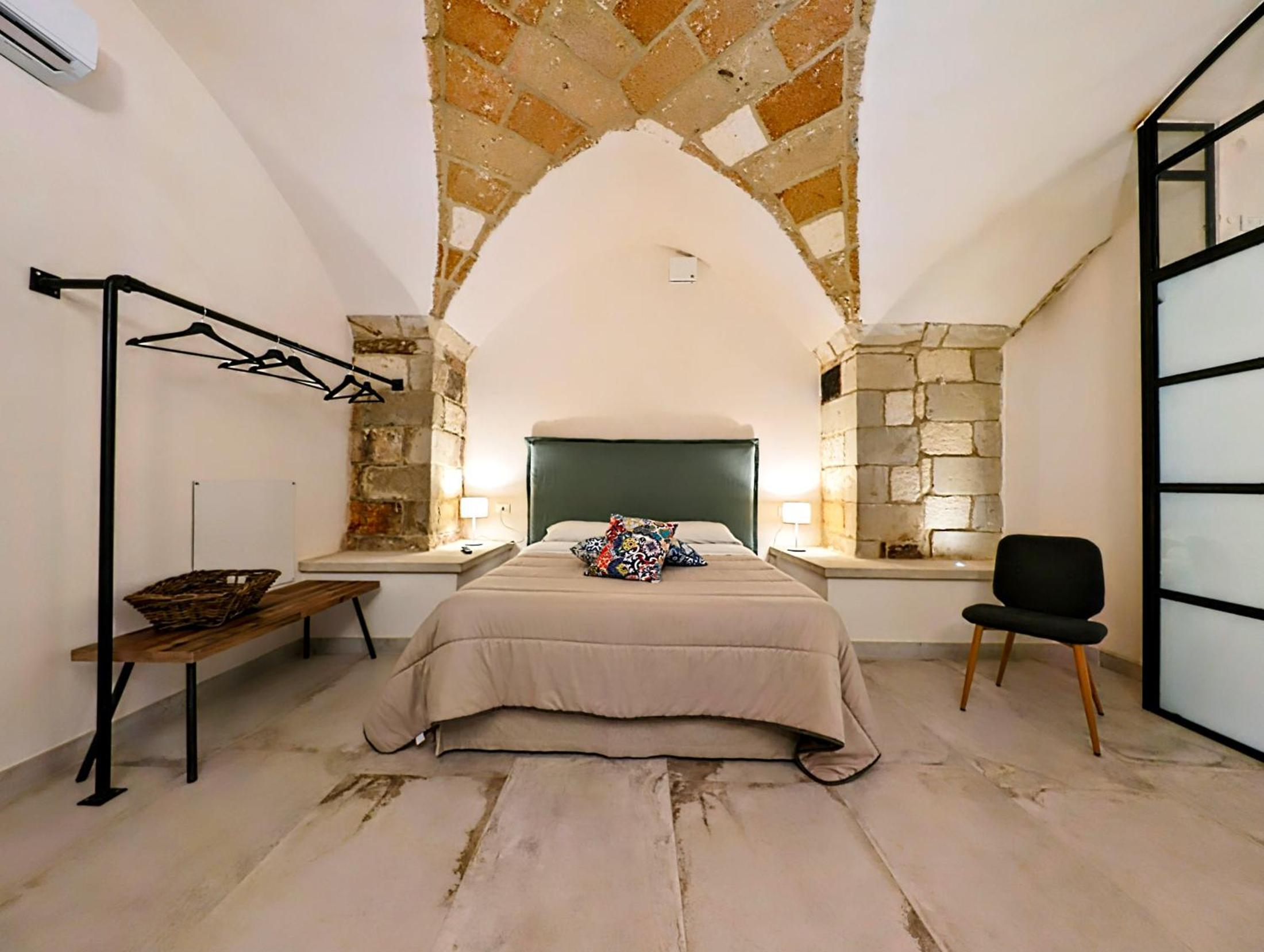 One-Bedroom House - Photo 20