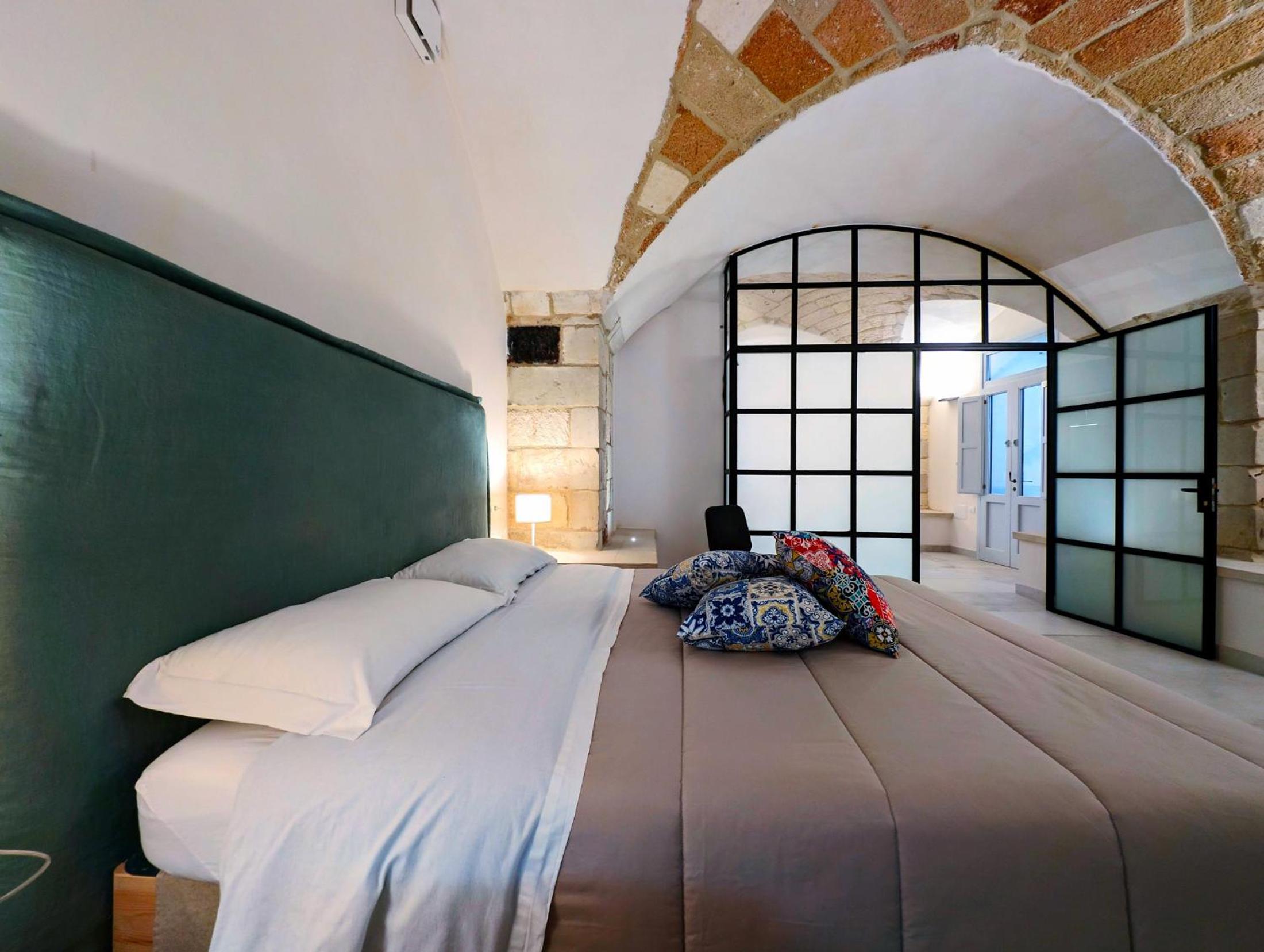 One-Bedroom House - Photo 9