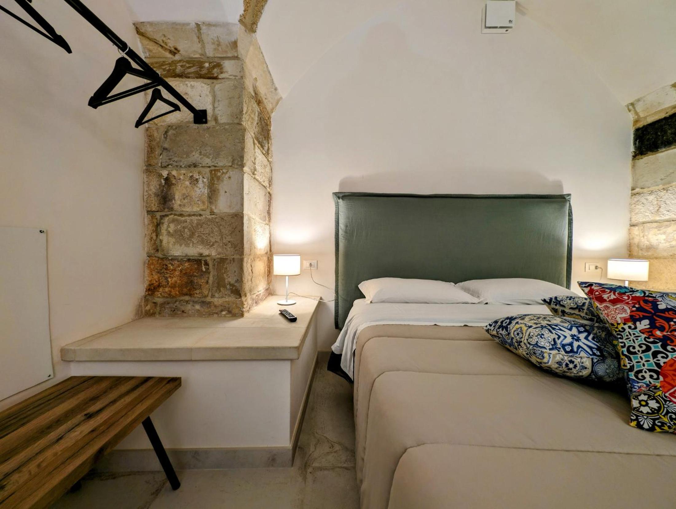 One-Bedroom House - Photo 21