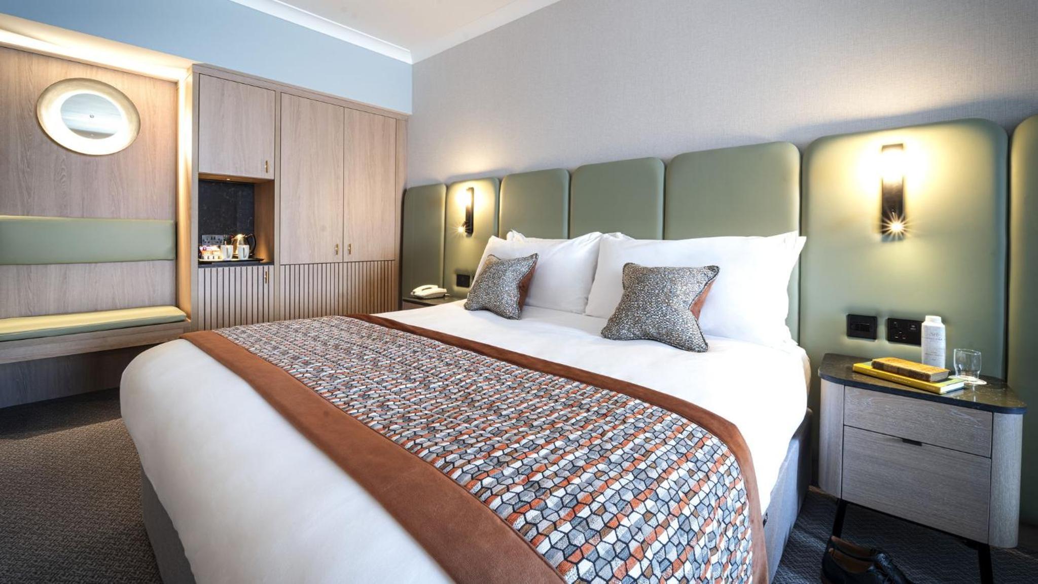 Signature Suite