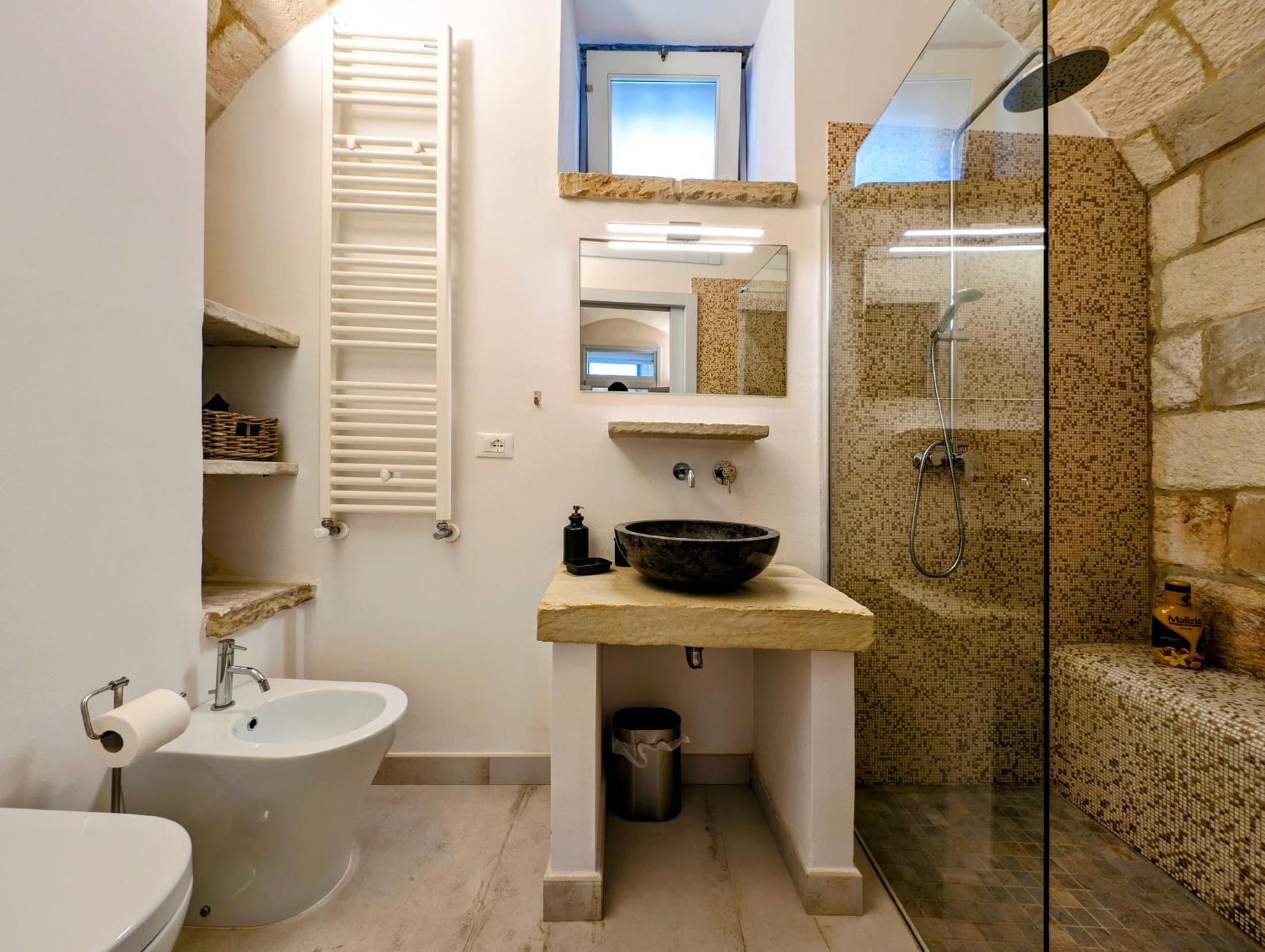 One-Bedroom House - Photo 10