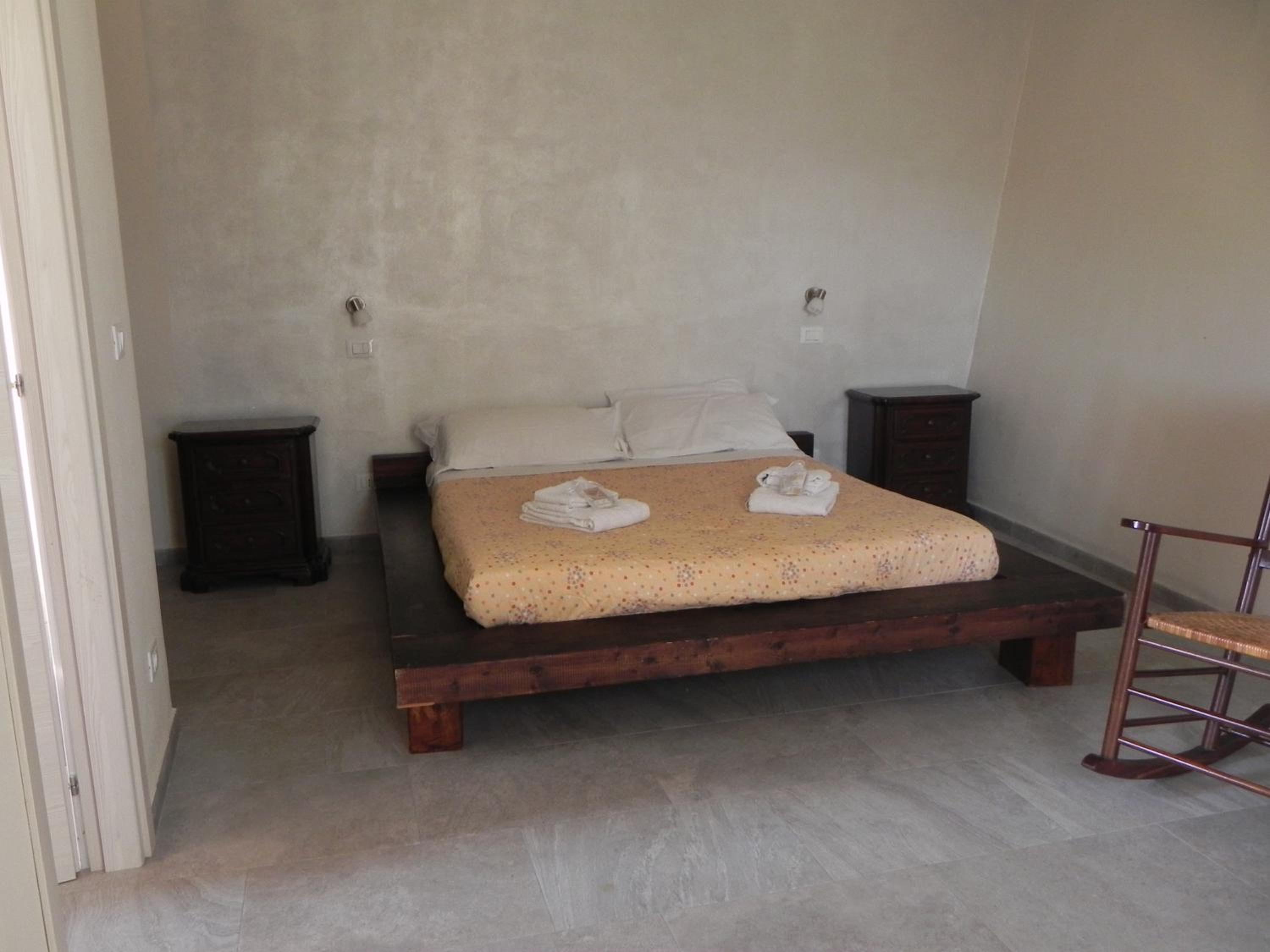 Large Double Room photo 3