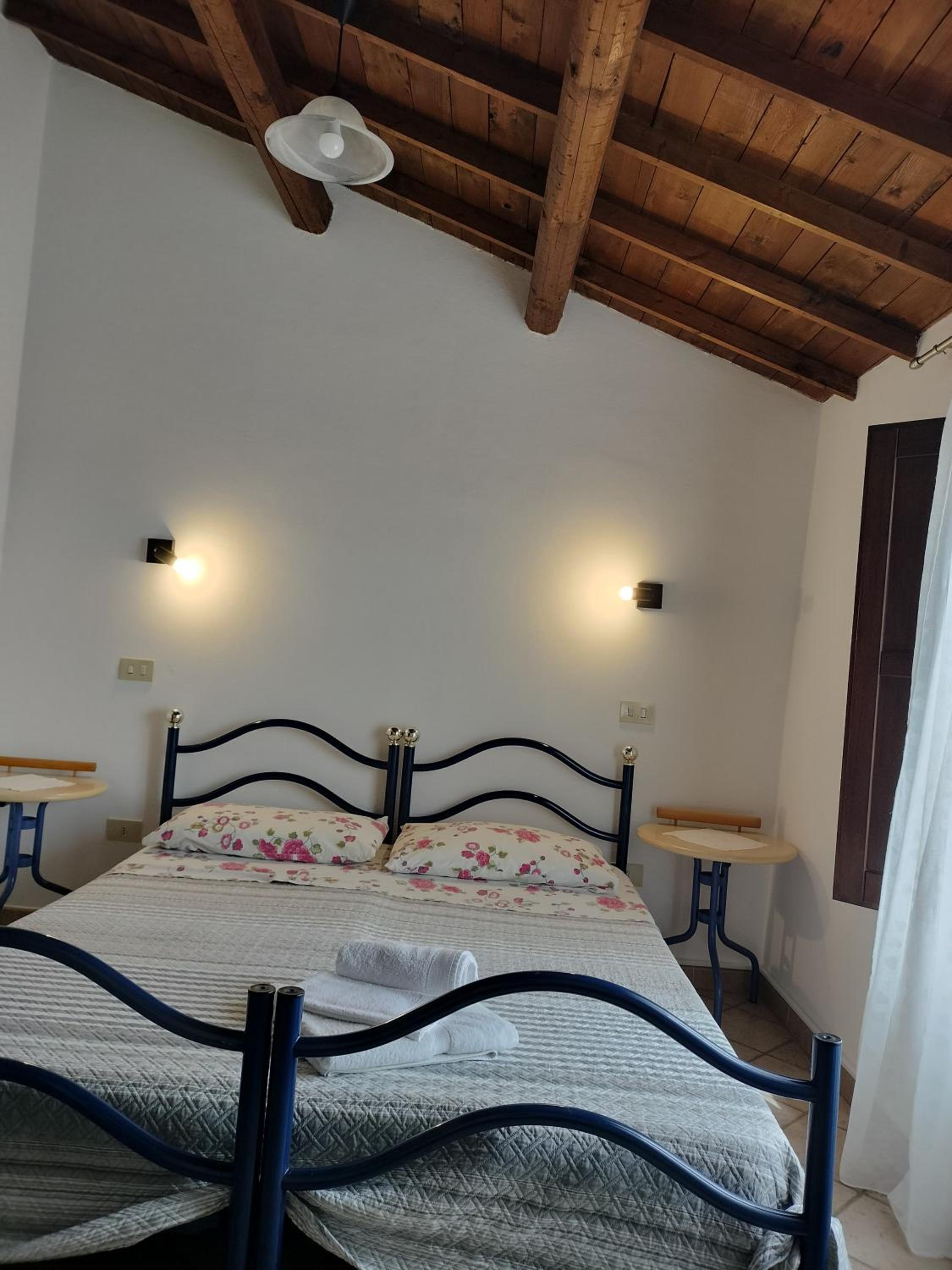 Double Room with Private External Bathroom - Photo 3