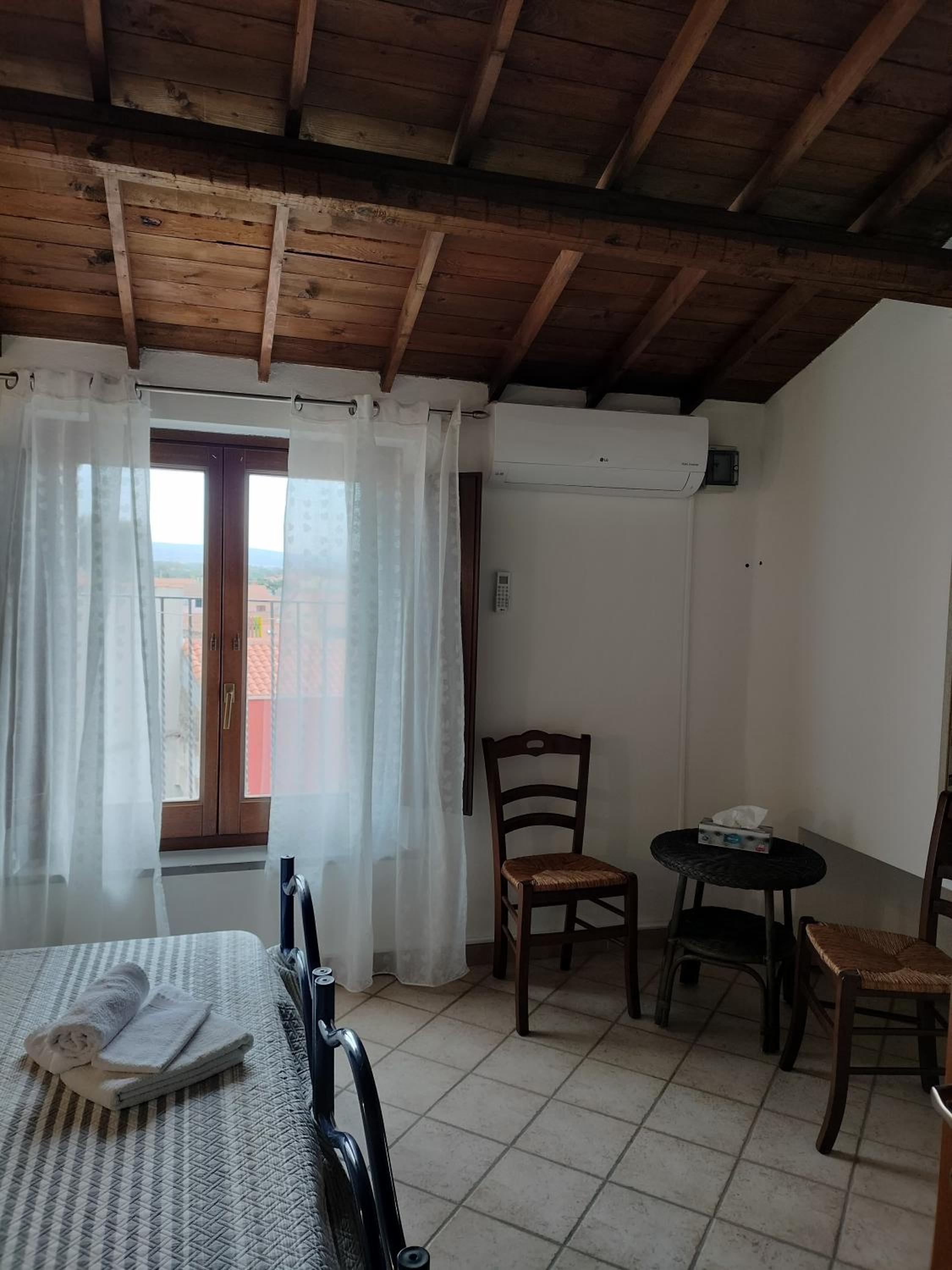 Double Room with Private External Bathroom - Photo 6