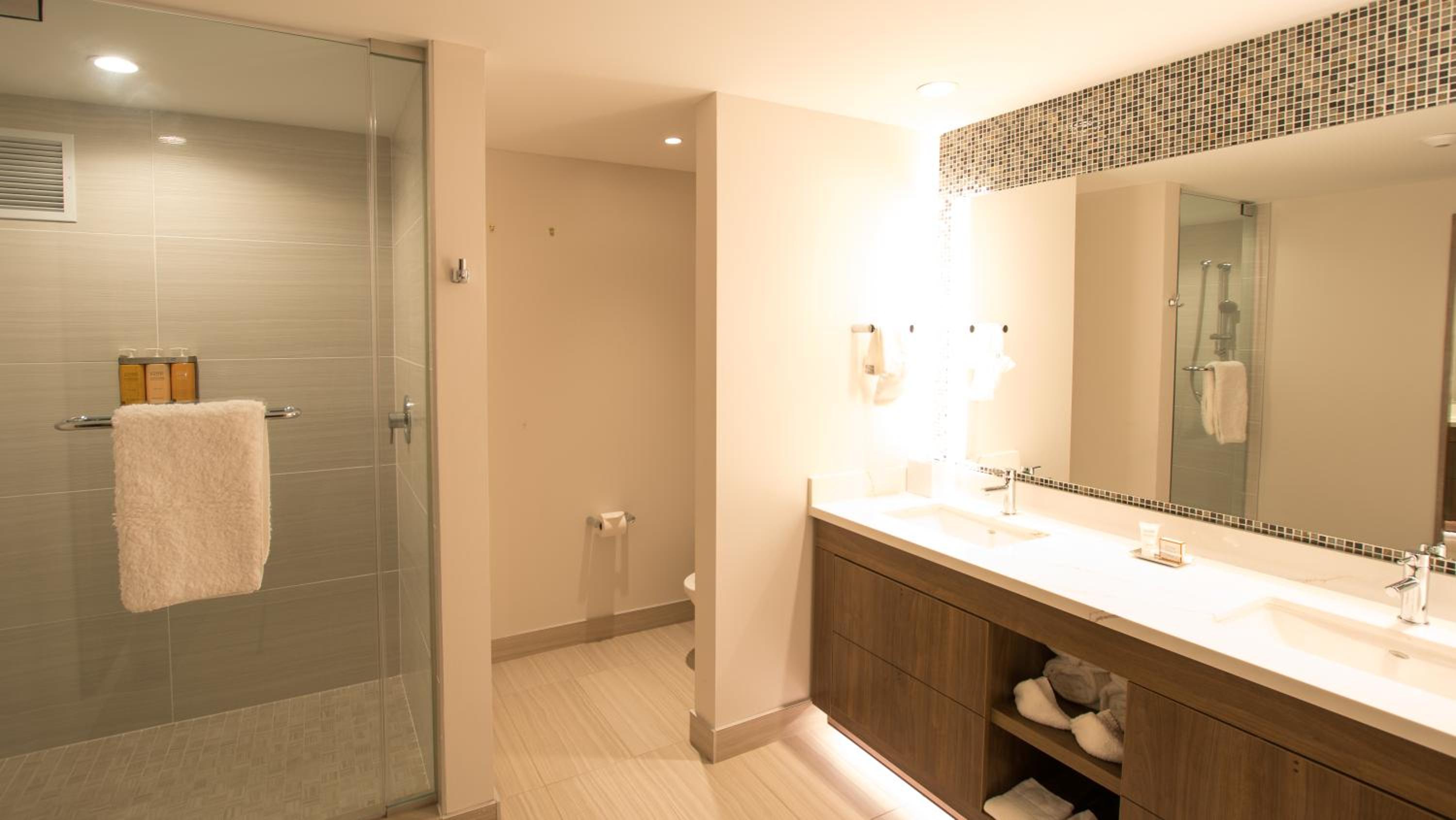 Deluxe King Room - Photo 2