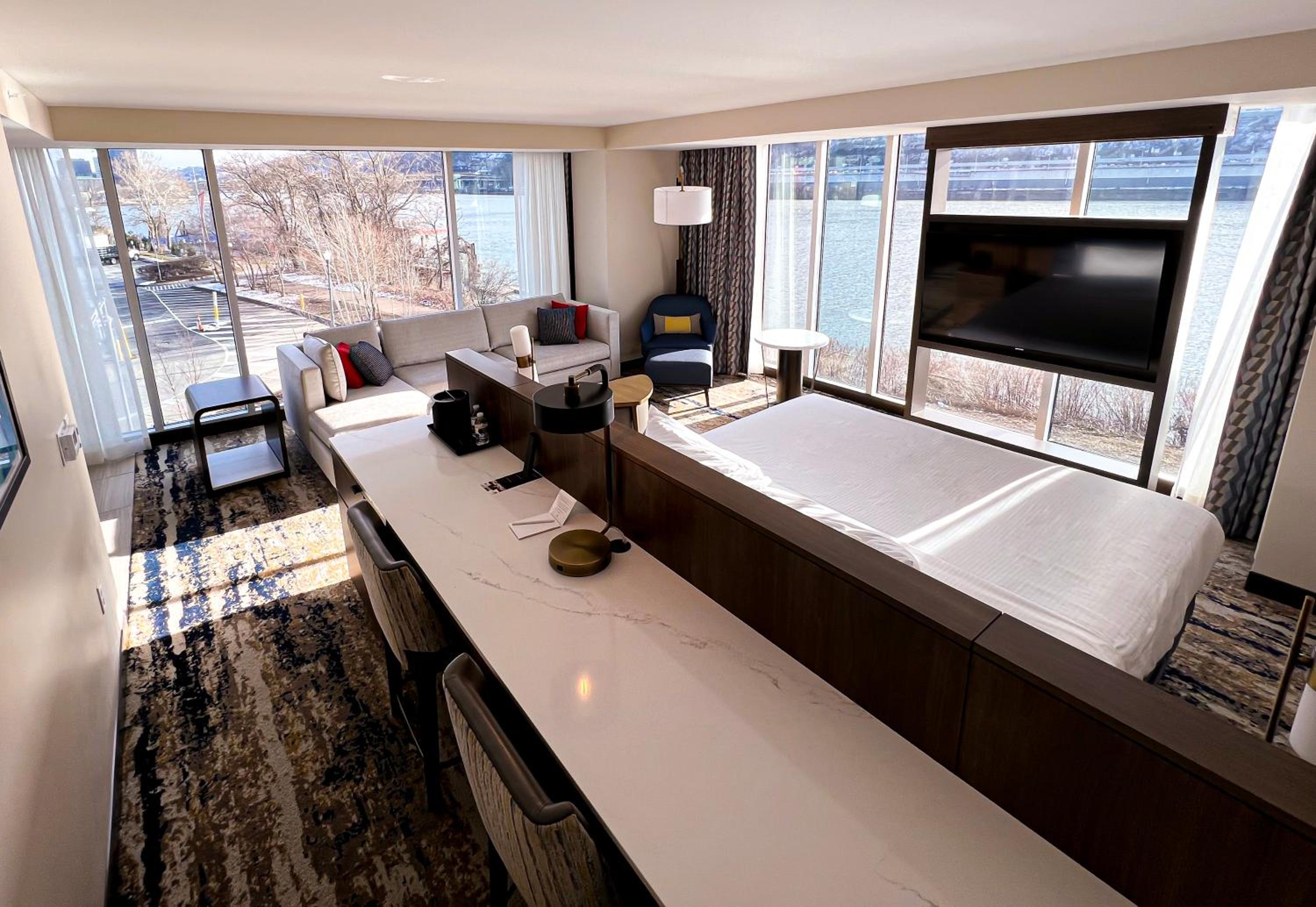 Suite - Photo 3