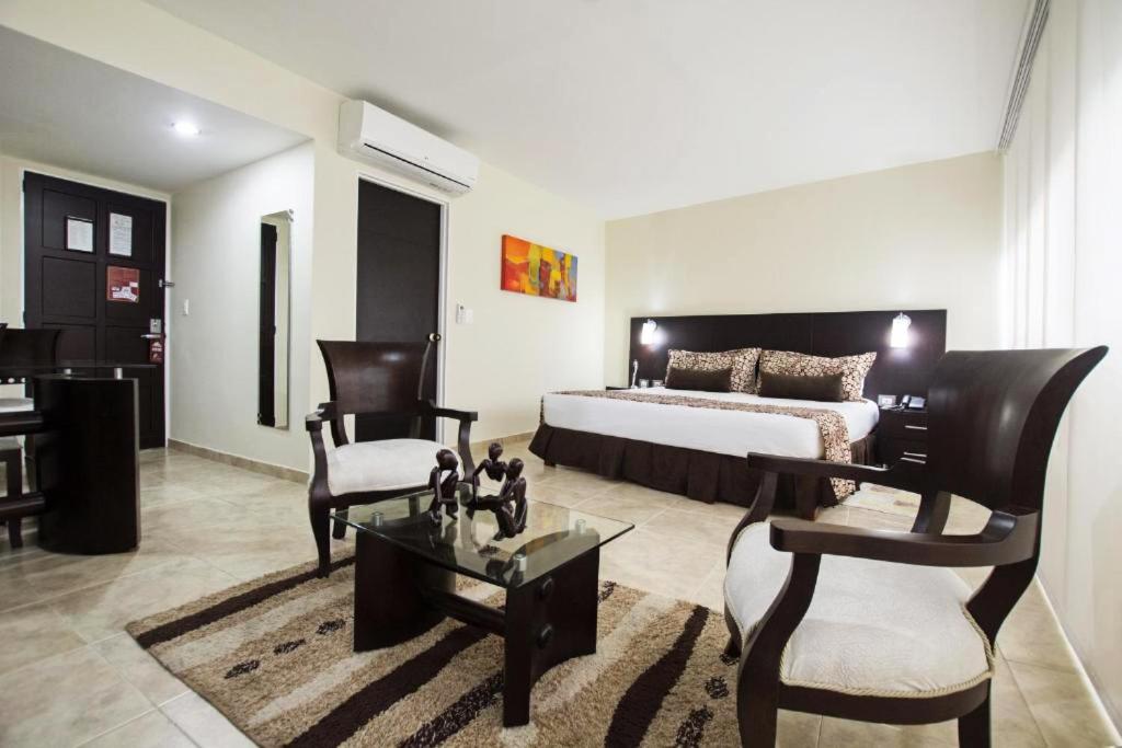 Executive Suite - Photo 2