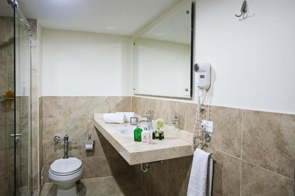 Executive Suite - Photo 6