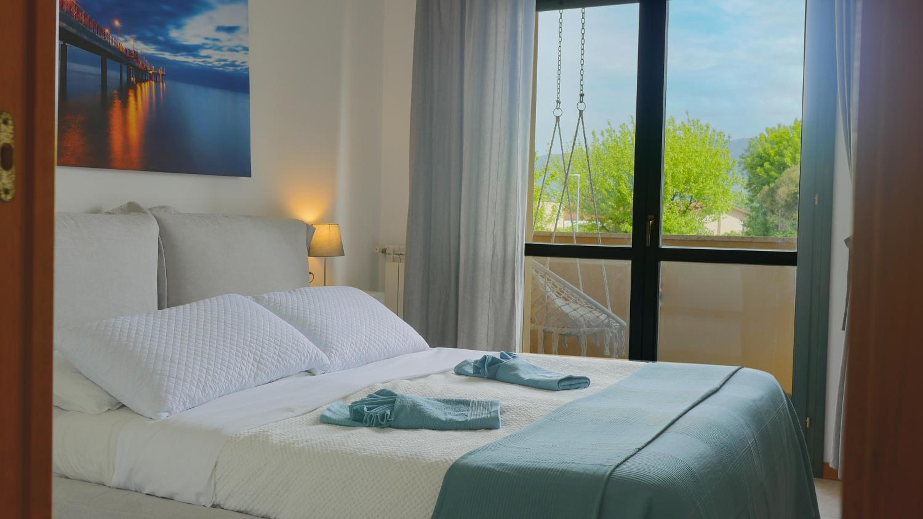 Three-Bedroom Apartment with View photo 1