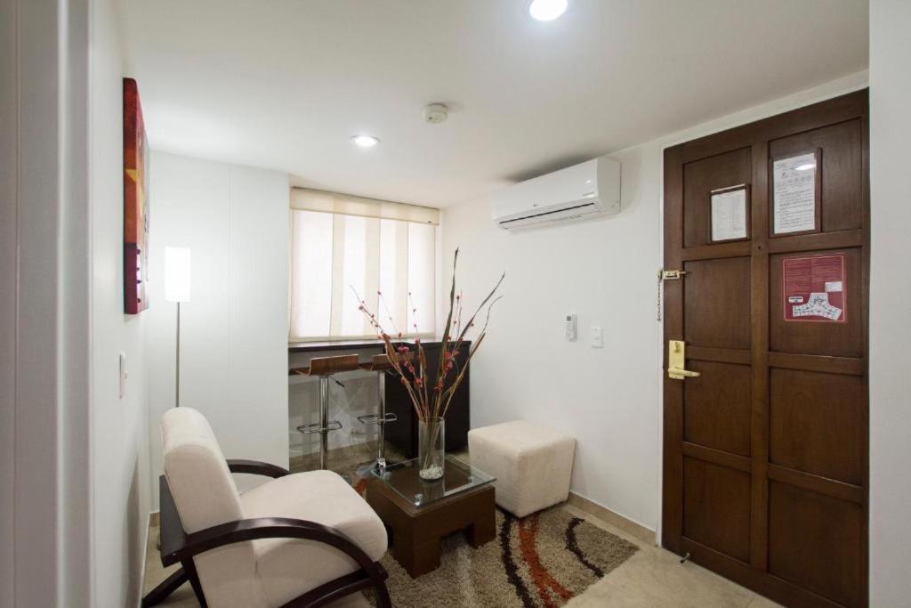 Executive Suite - Photo 1