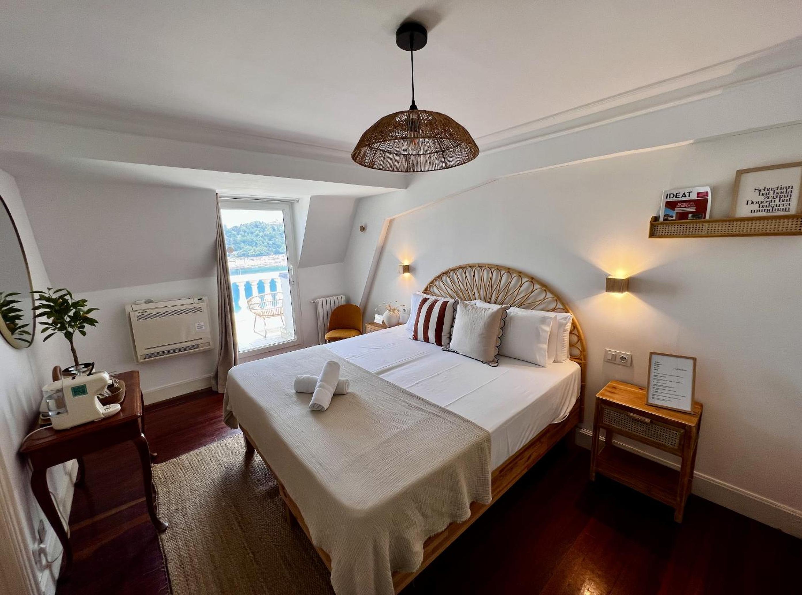 Habitación Doble con Balcón y Vista al Mar