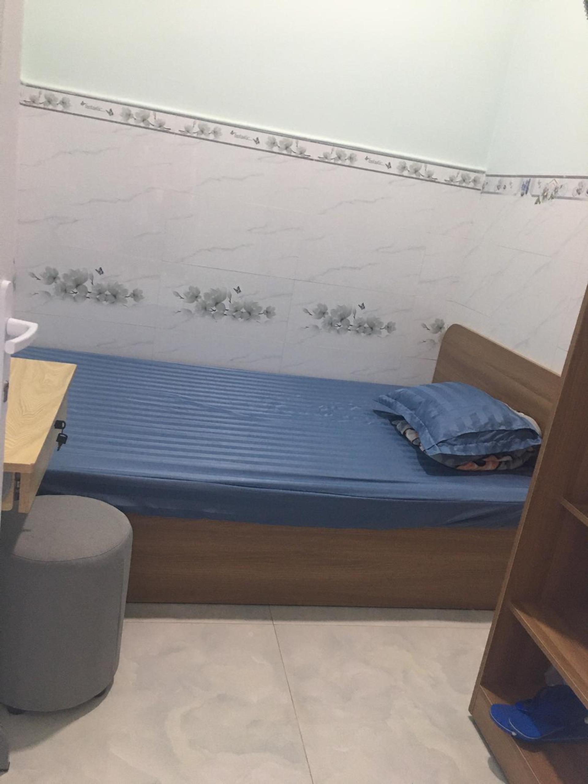 Single Room with Shared Bathroom photo 3