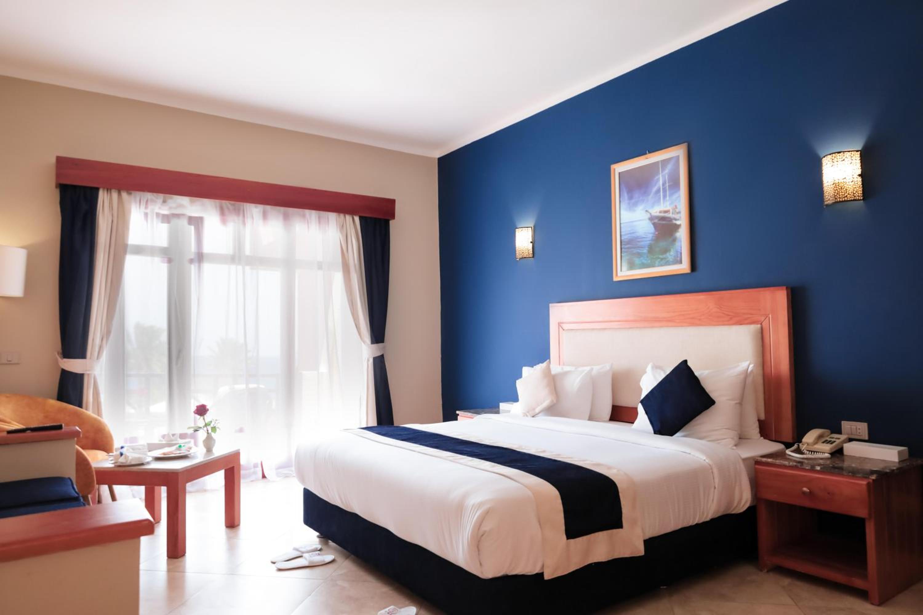 Superior Room with Sea View - Photo 5