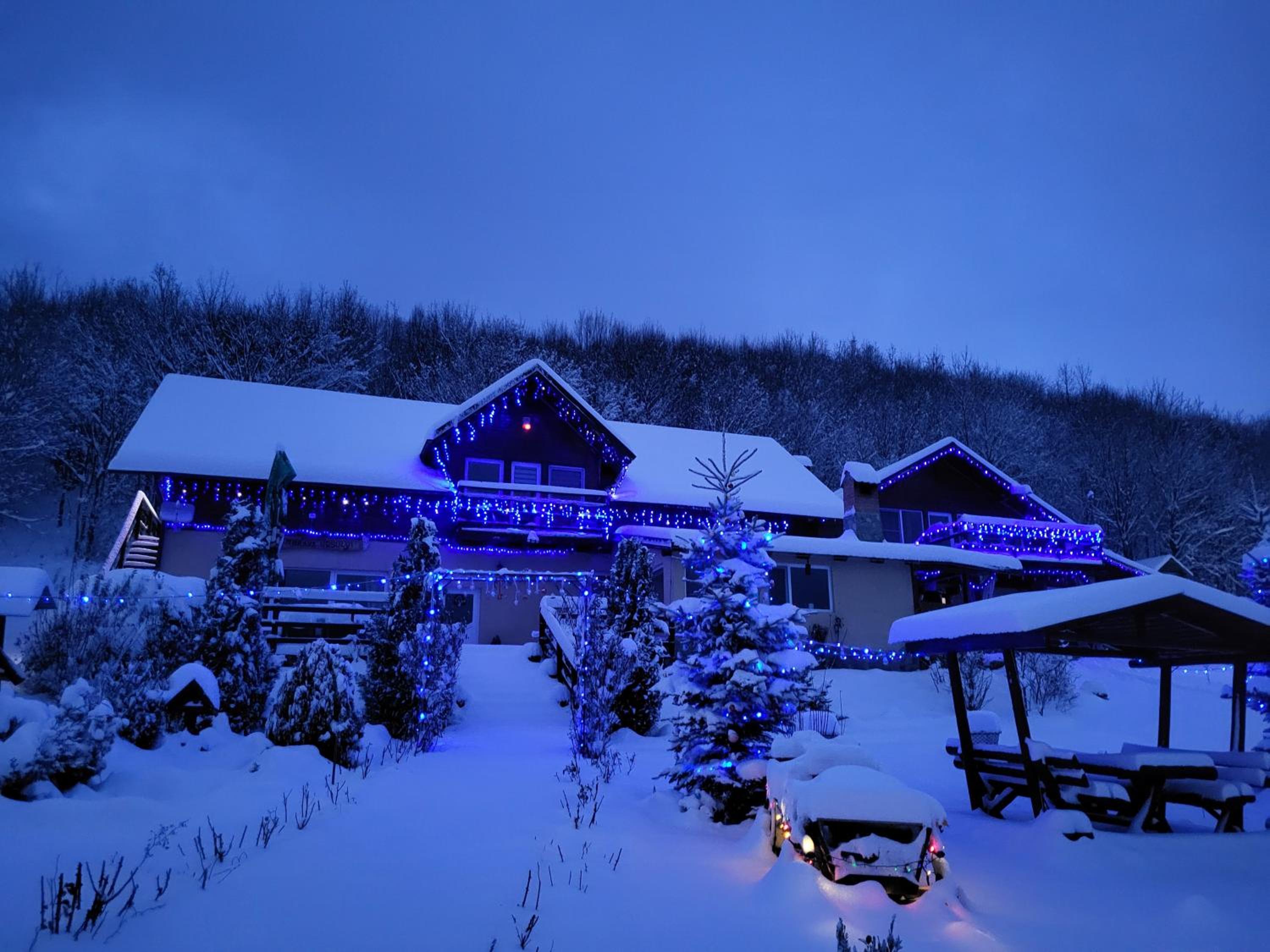 Two-Bedroom Suite with Mountain View - Photo 8