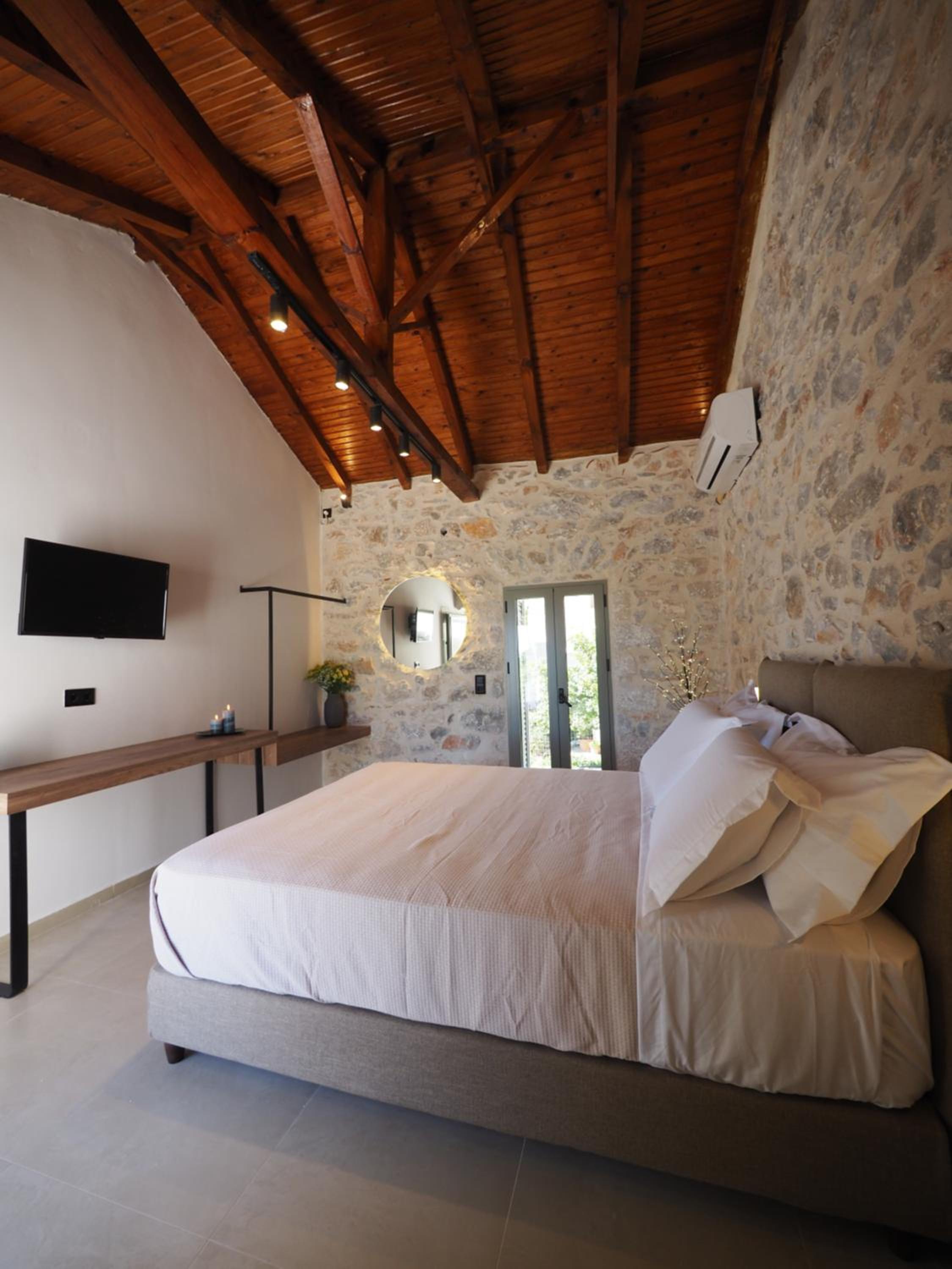 One-Bedroom House photo 1