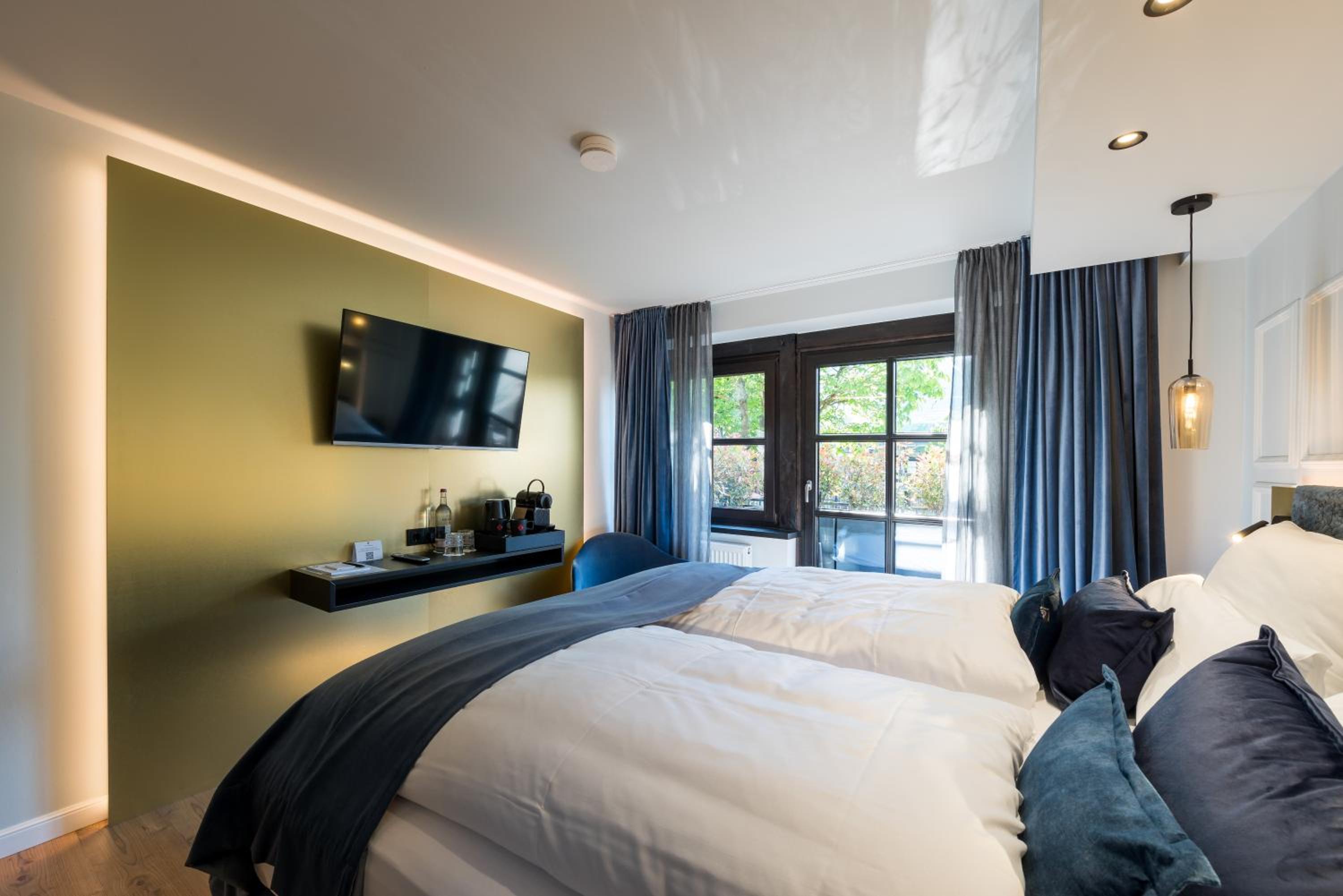 Deluxe Double Room with Balcony photo 1