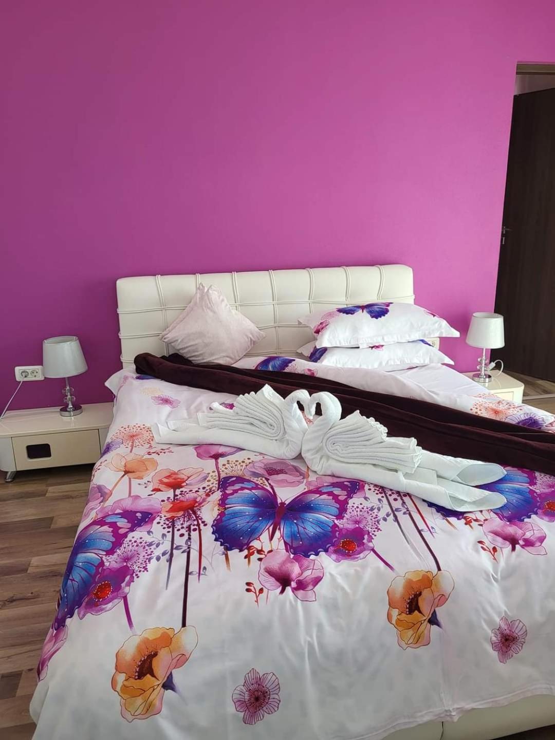Deluxe Double Room with Bath - Photo 1