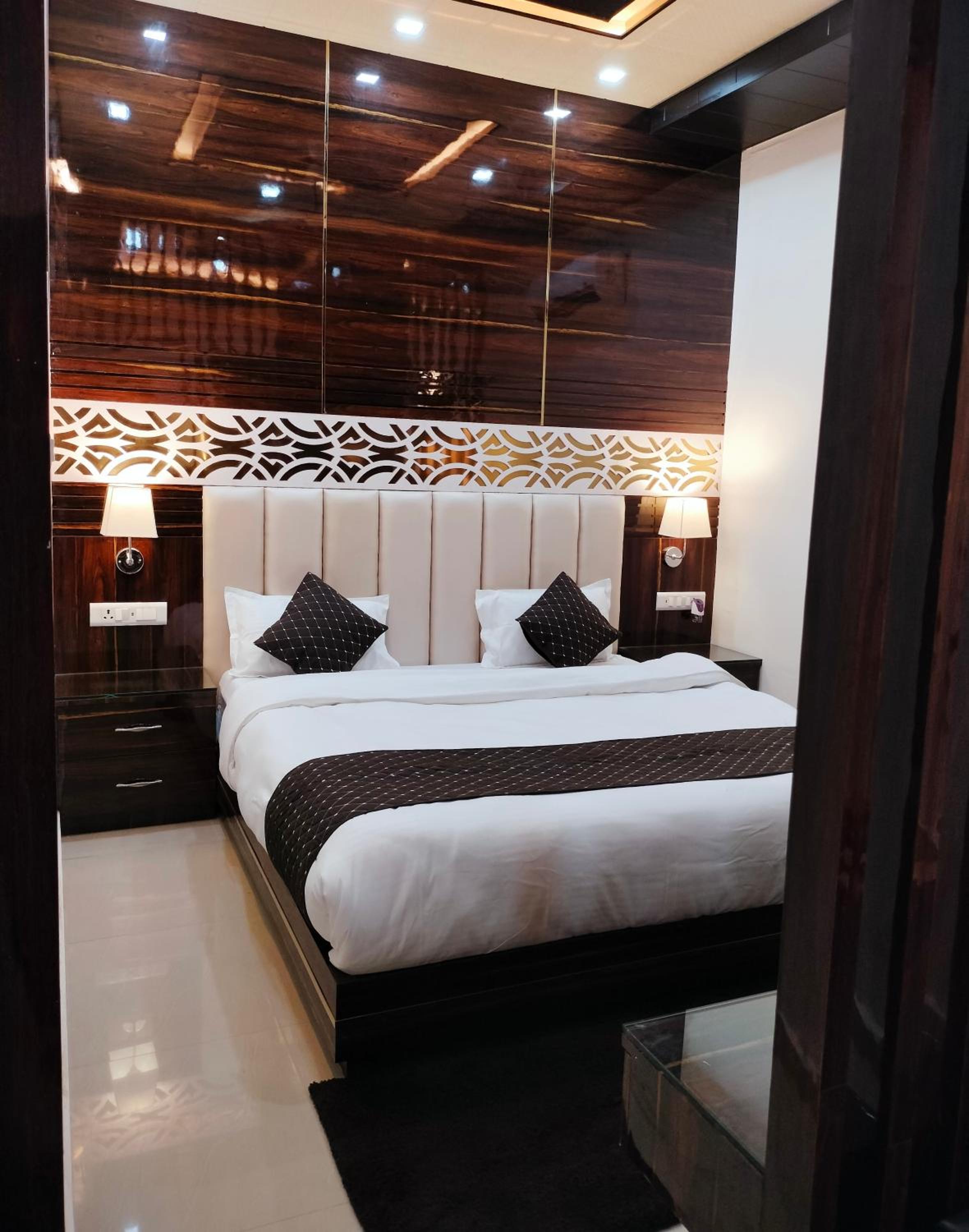 Executive Suite - Photo 66