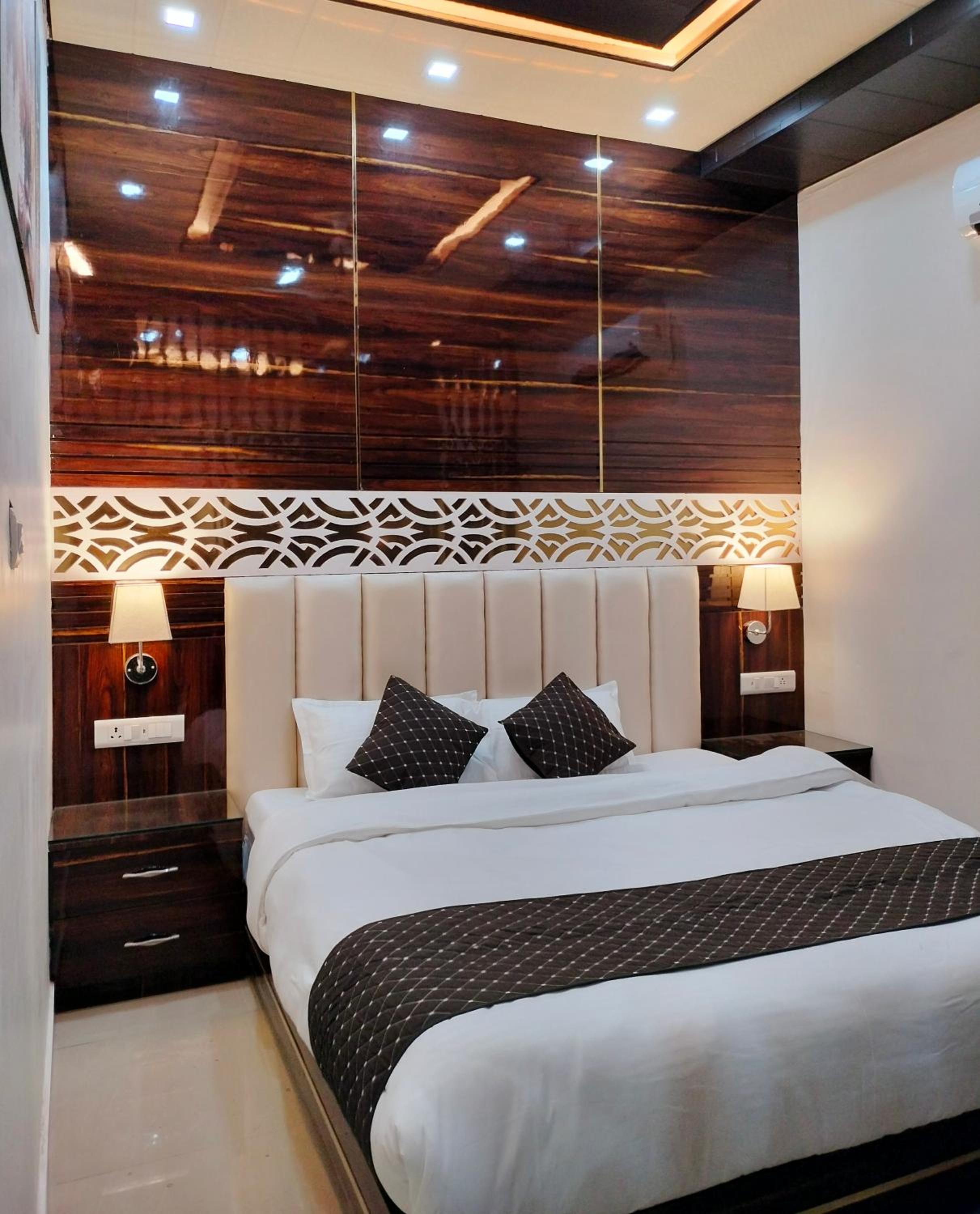 Executive Suite - Photo 65