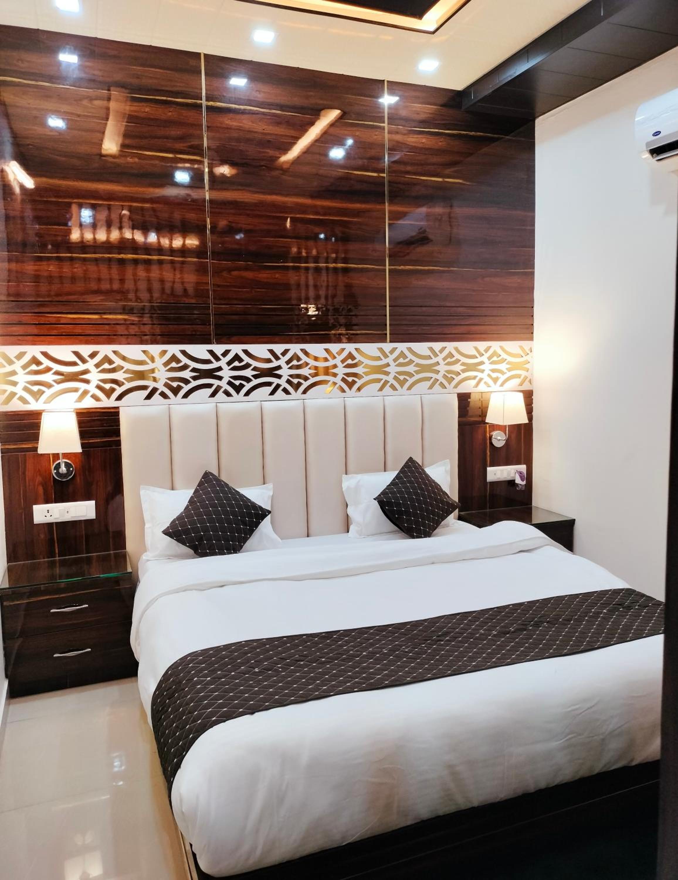 Executive Suite - Photo 64