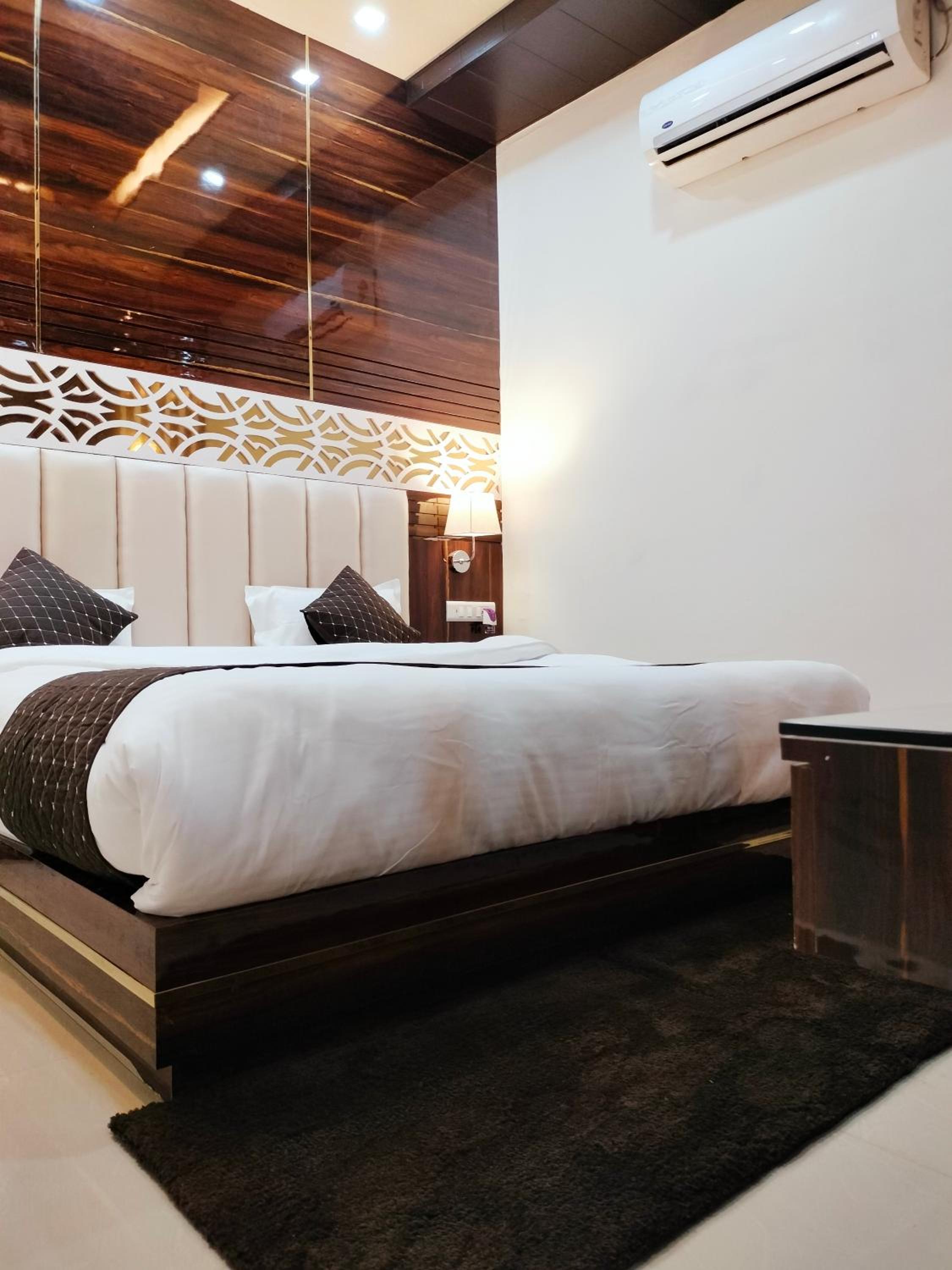 Executive Suite - Photo 63