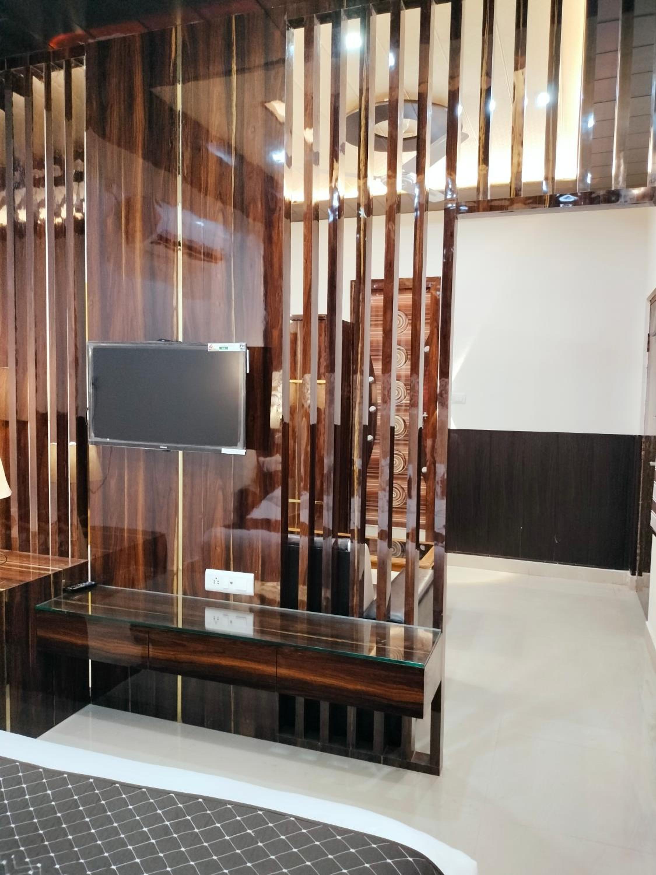 Executive Suite - Photo 62