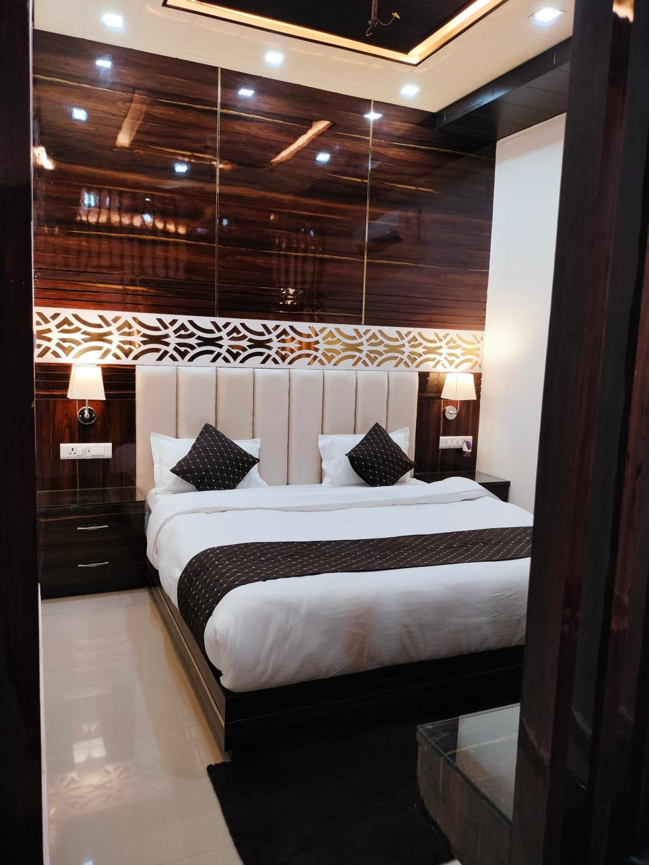 Executive Suite - Photo 56