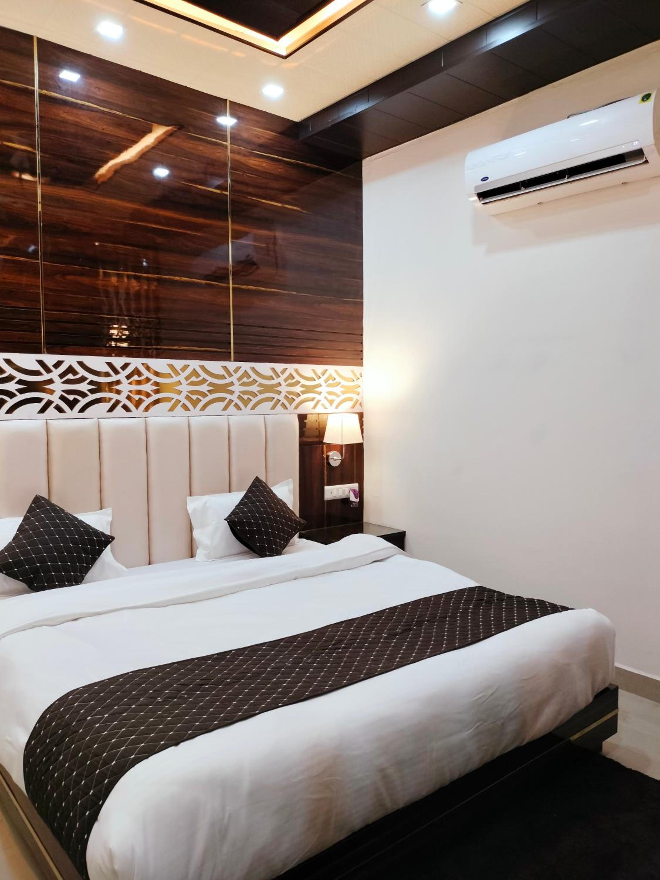 Executive Suite - Photo 54