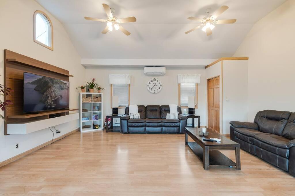 Seven-Bedroom House photo 1