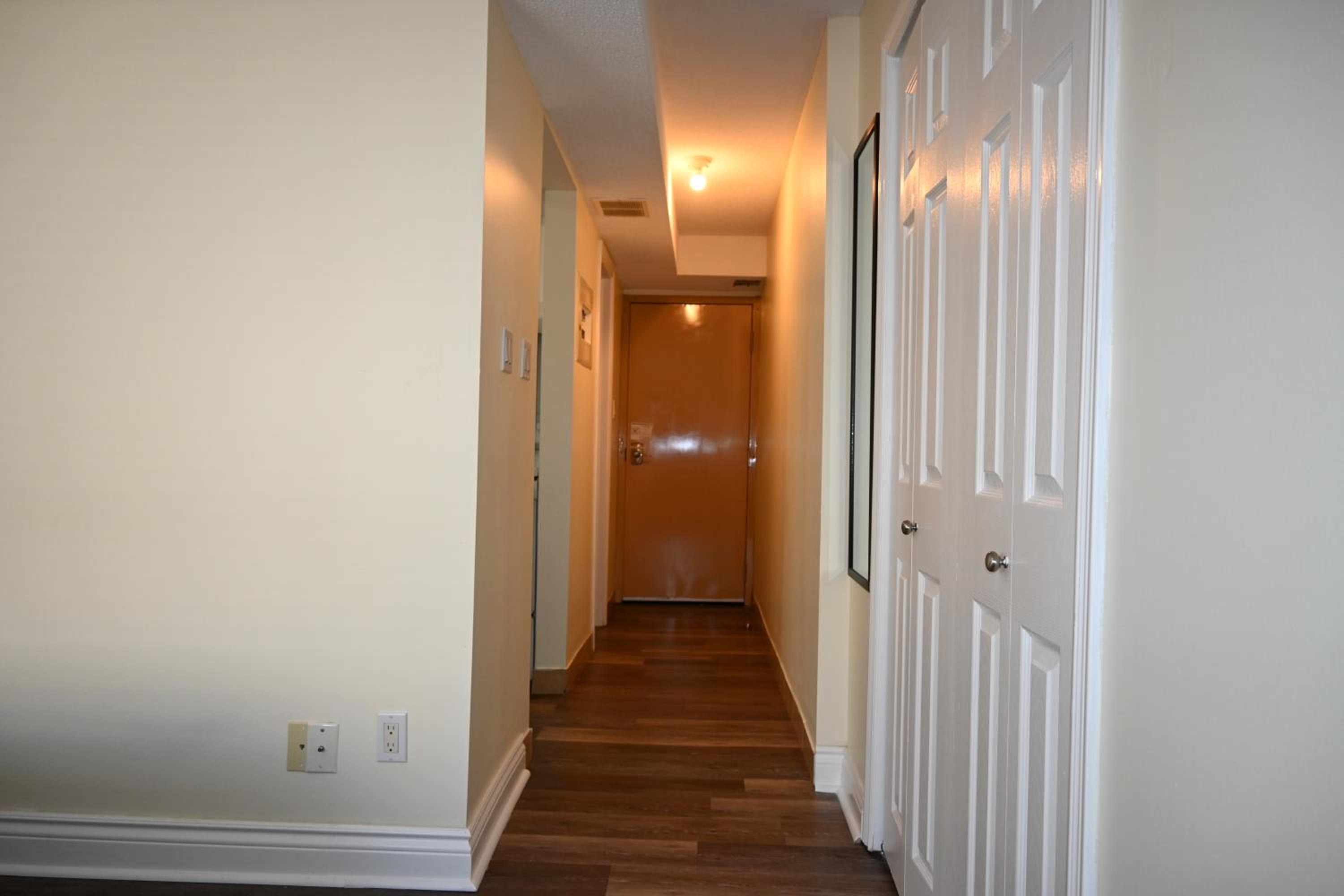 One-Bedroom Apartment - Photo 4