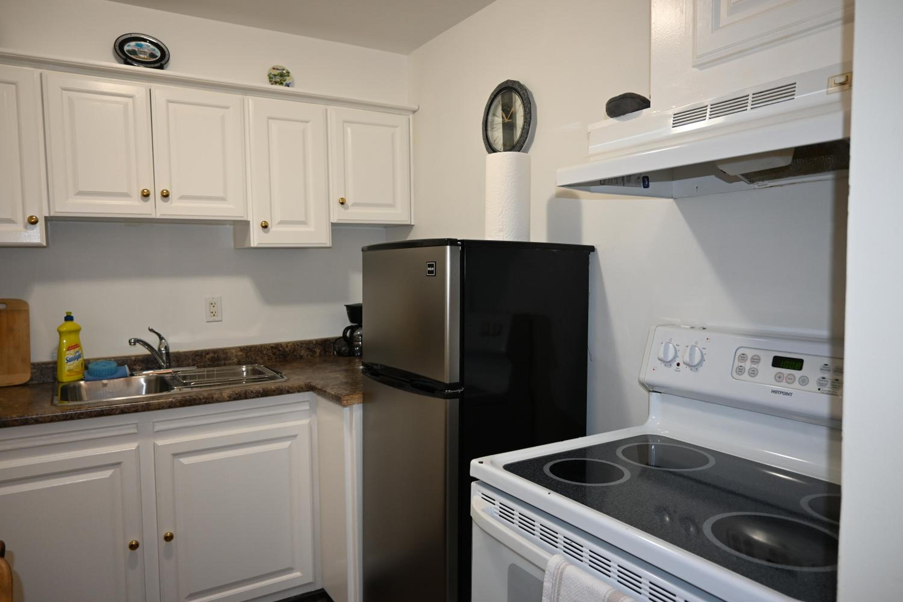 One-Bedroom Apartment - Photo 3
