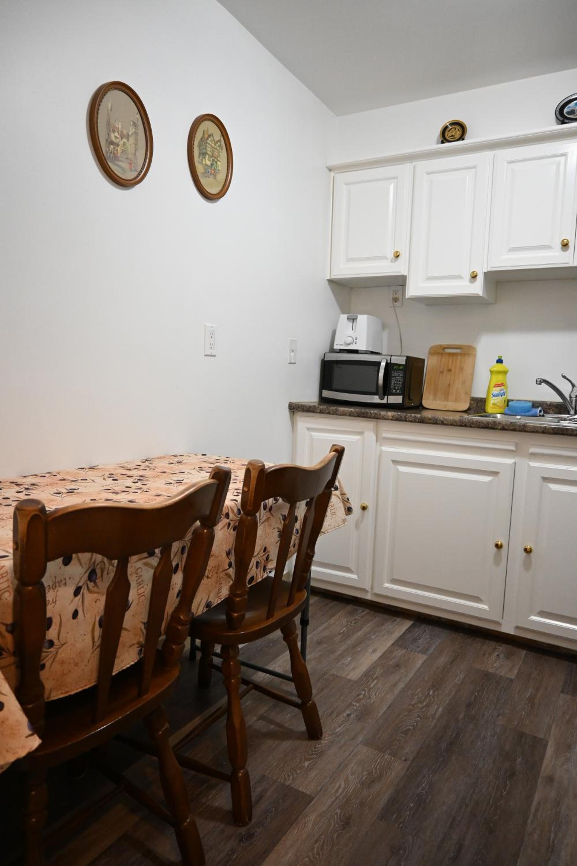 One-Bedroom Apartment - Photo 9