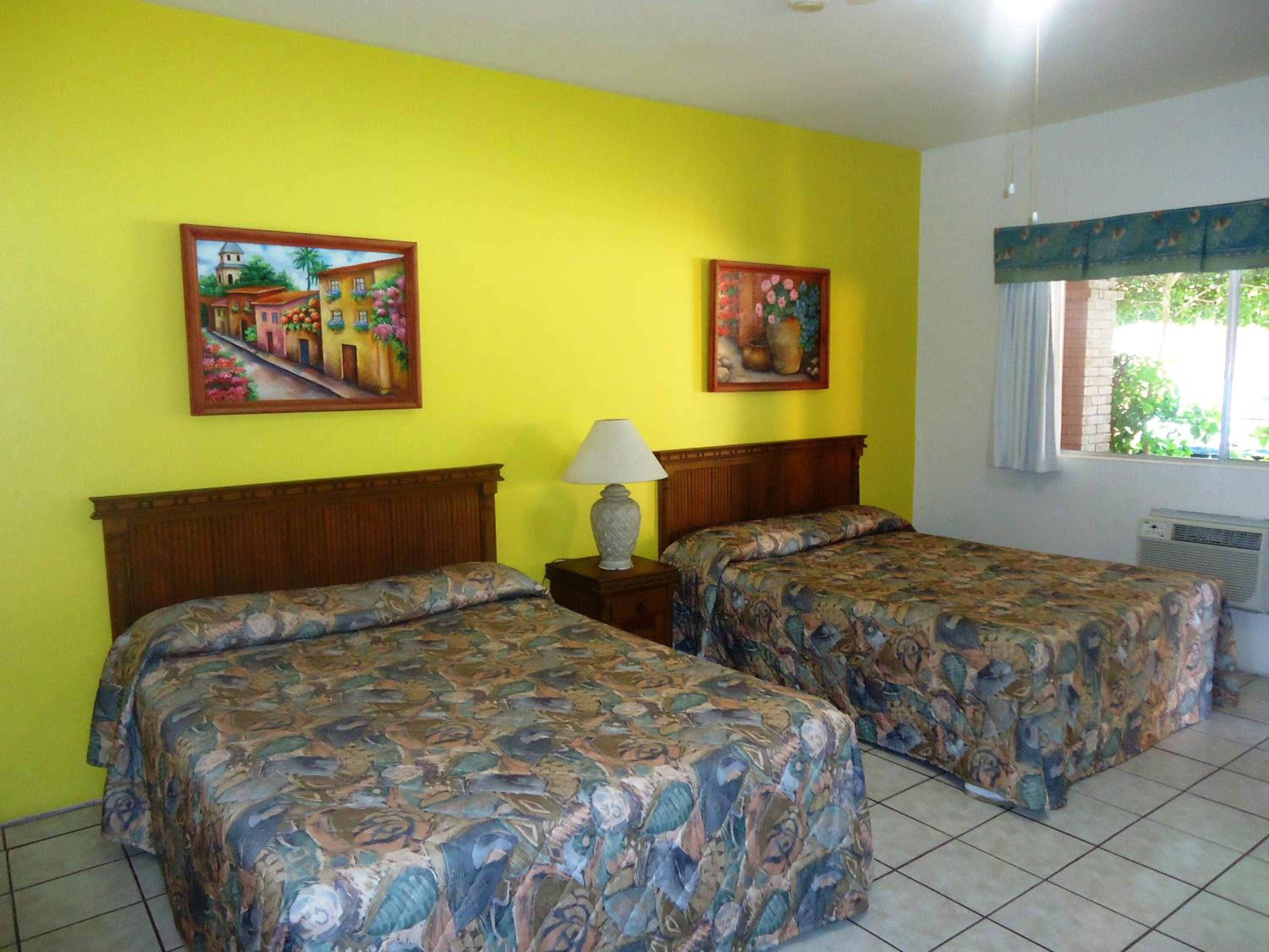 Queen Room with Two Queen Beds - Photo 9